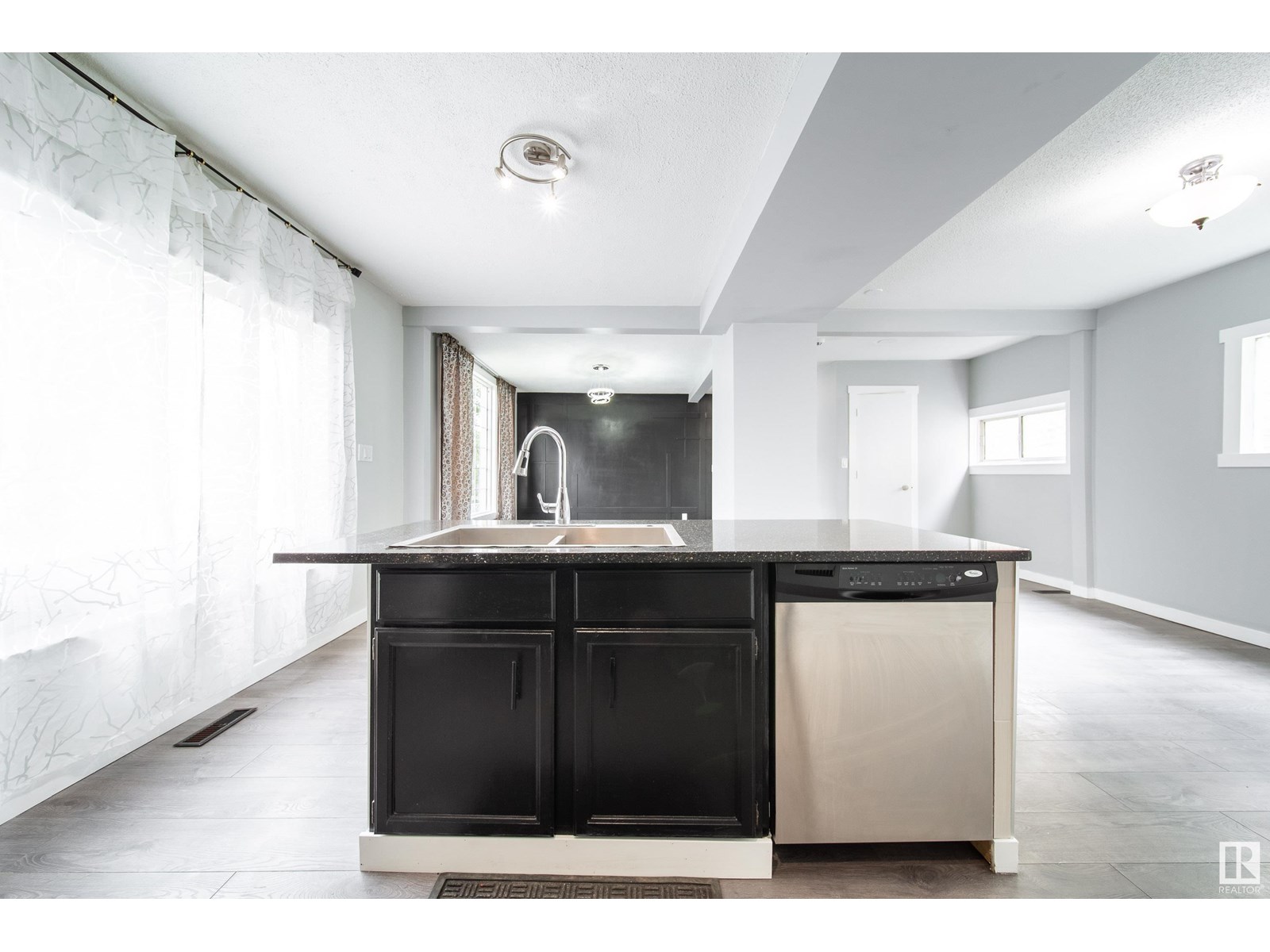 Photo 17 of 11908 77 St Nw, Edmonton AB