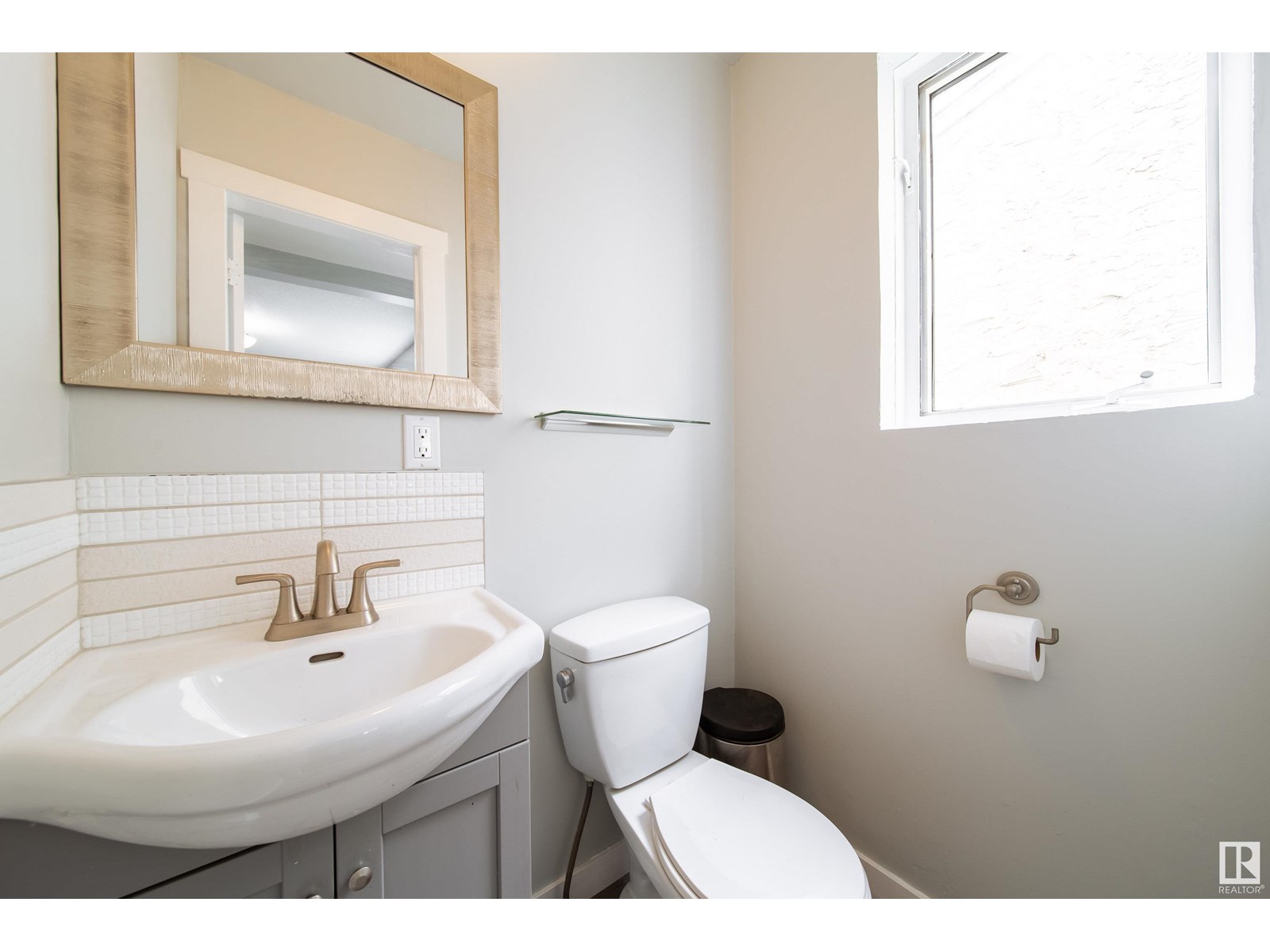 Photo 22 of 11908 77 St Nw, Edmonton AB