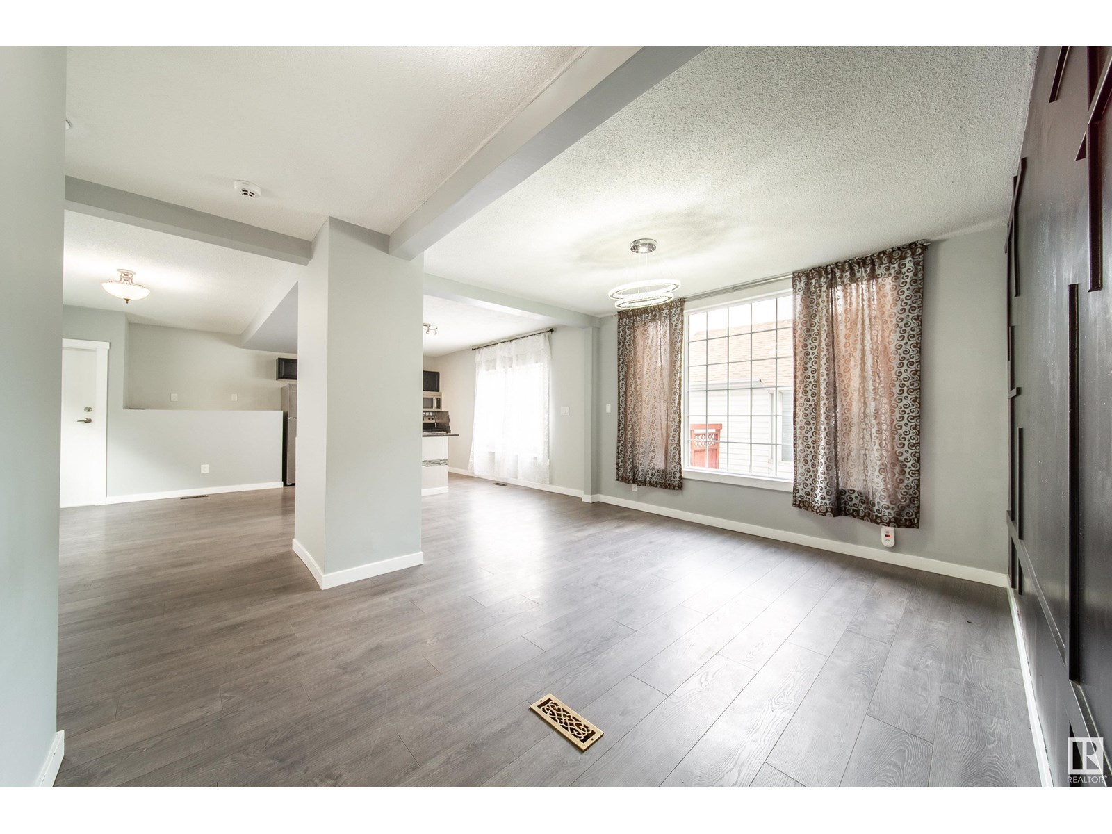 Photo 9 of 11908 77 St Nw, Edmonton AB