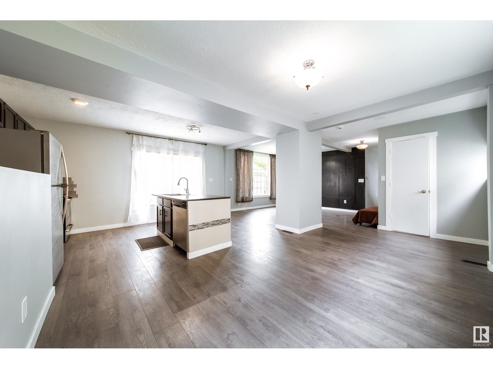 Photo 19 of 11908 77 St Nw, Edmonton AB
