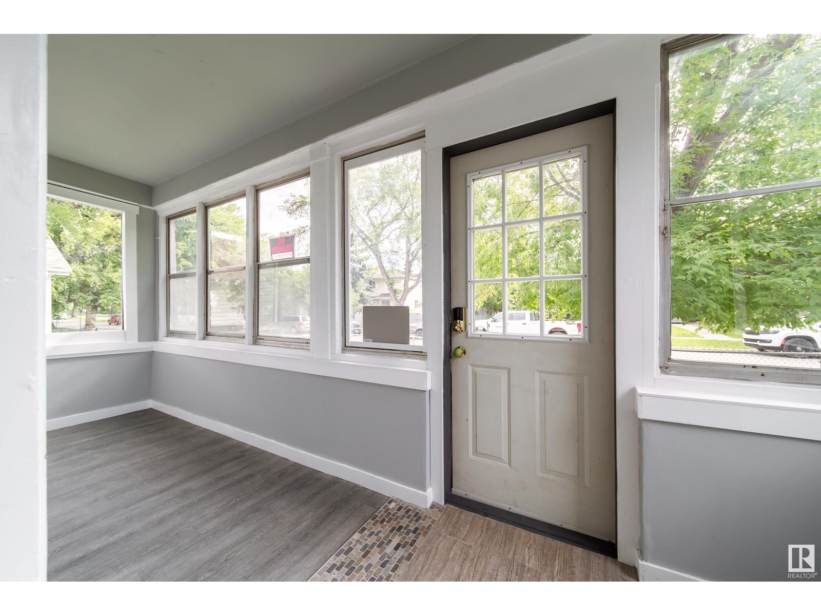 Photo 5 of 11908 77 St Nw, Edmonton AB