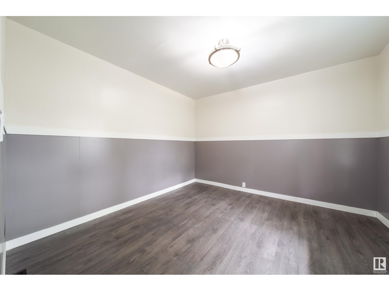 Photo 7 of 11908 77 St Nw, Edmonton AB