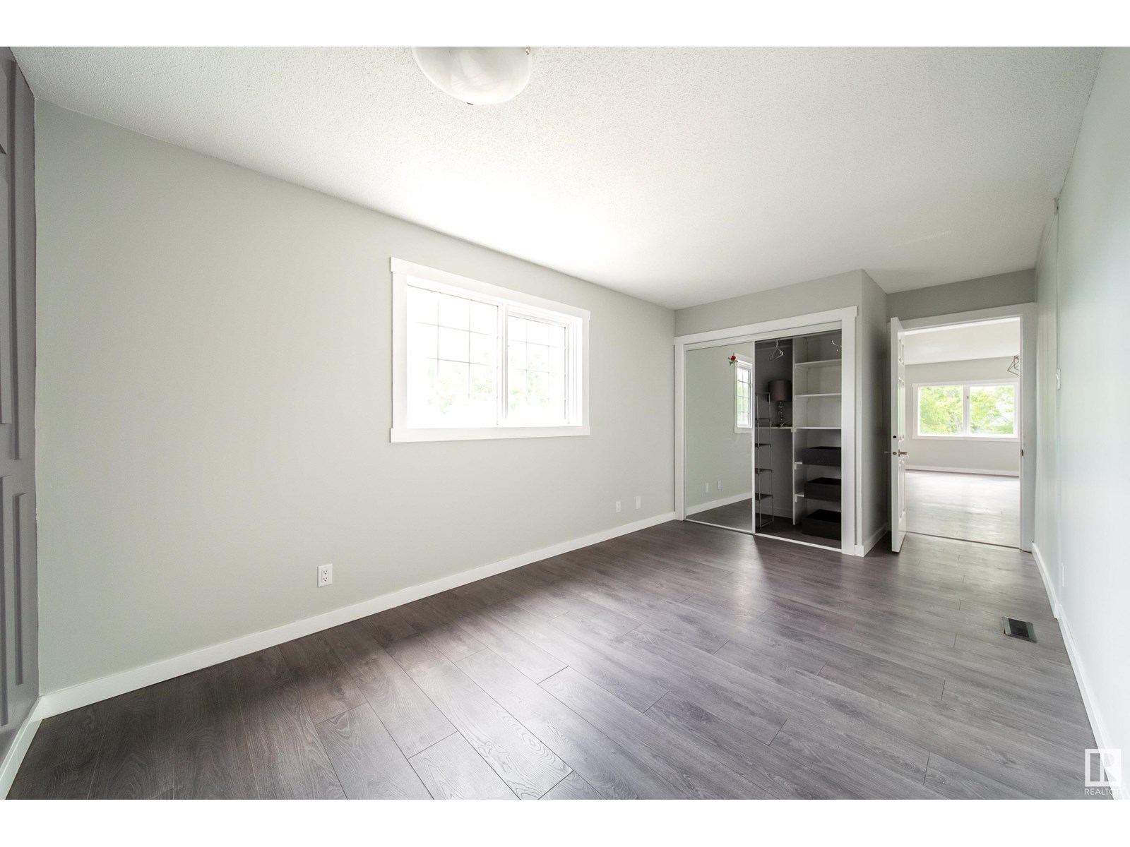 Photo 34 of 11908 77 St Nw, Edmonton AB