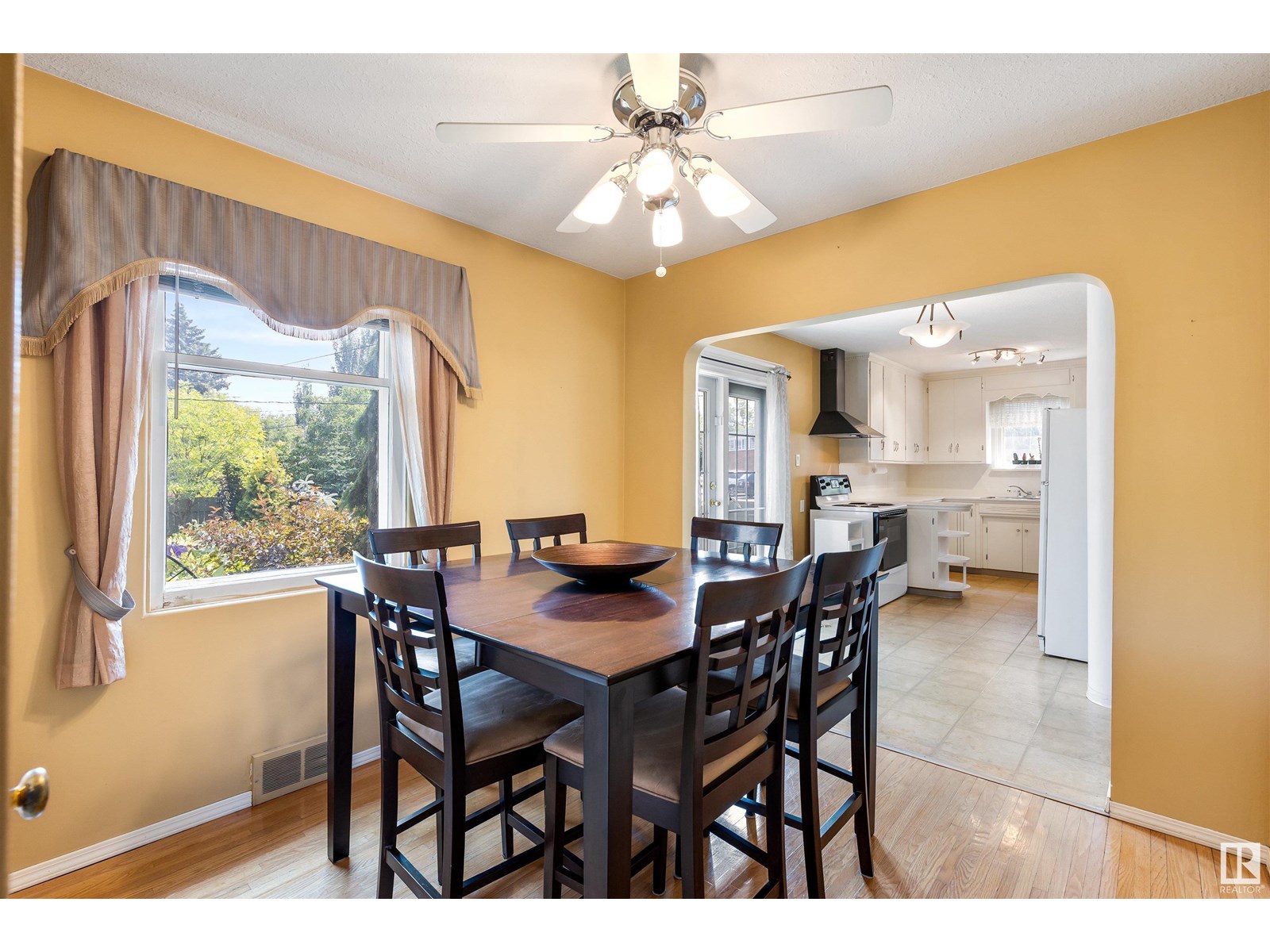 Photo 11 of 12335 131 St Nw, Edmonton AB