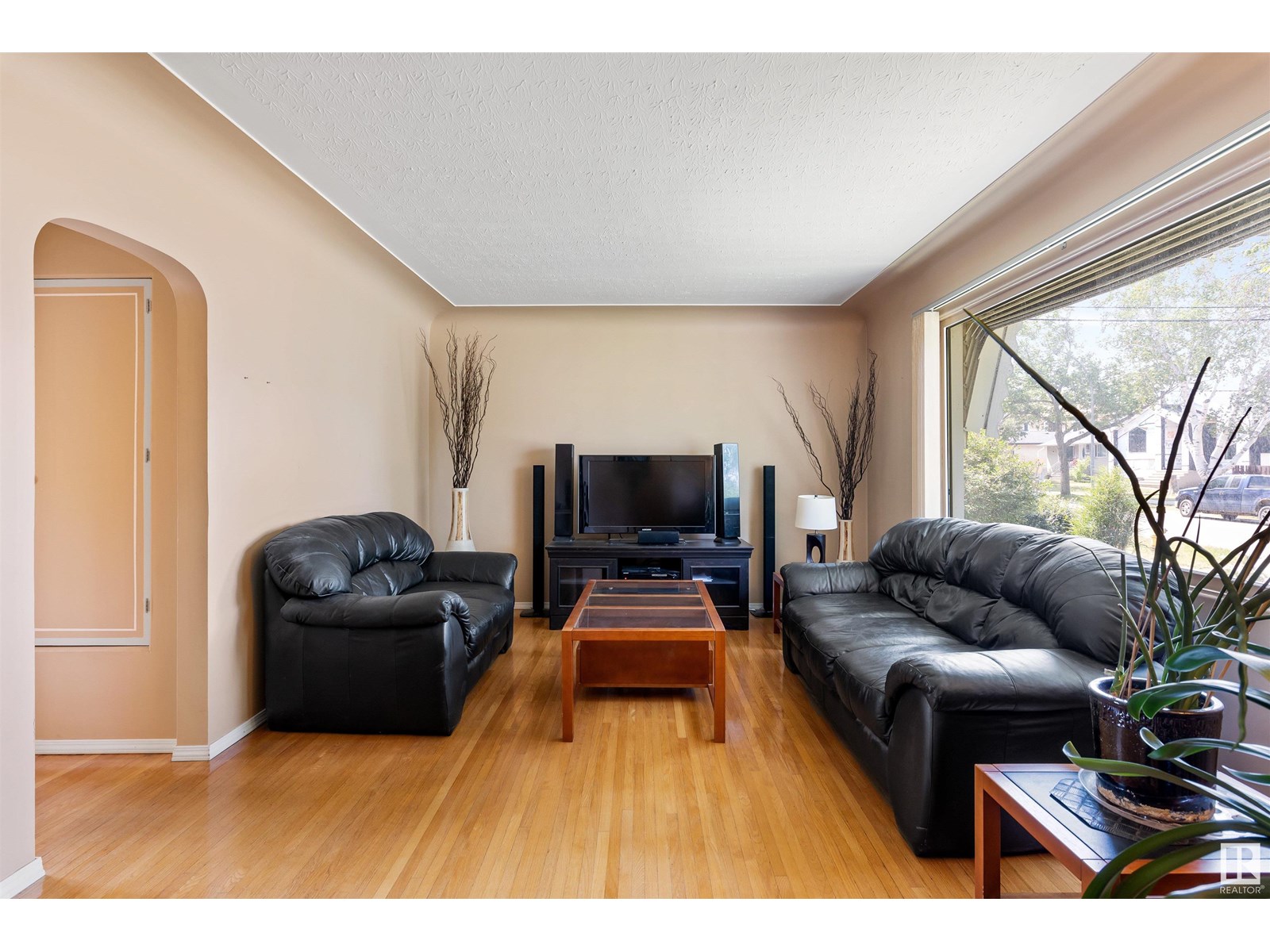 Photo 4 of 12335 131 St Nw, Edmonton AB
