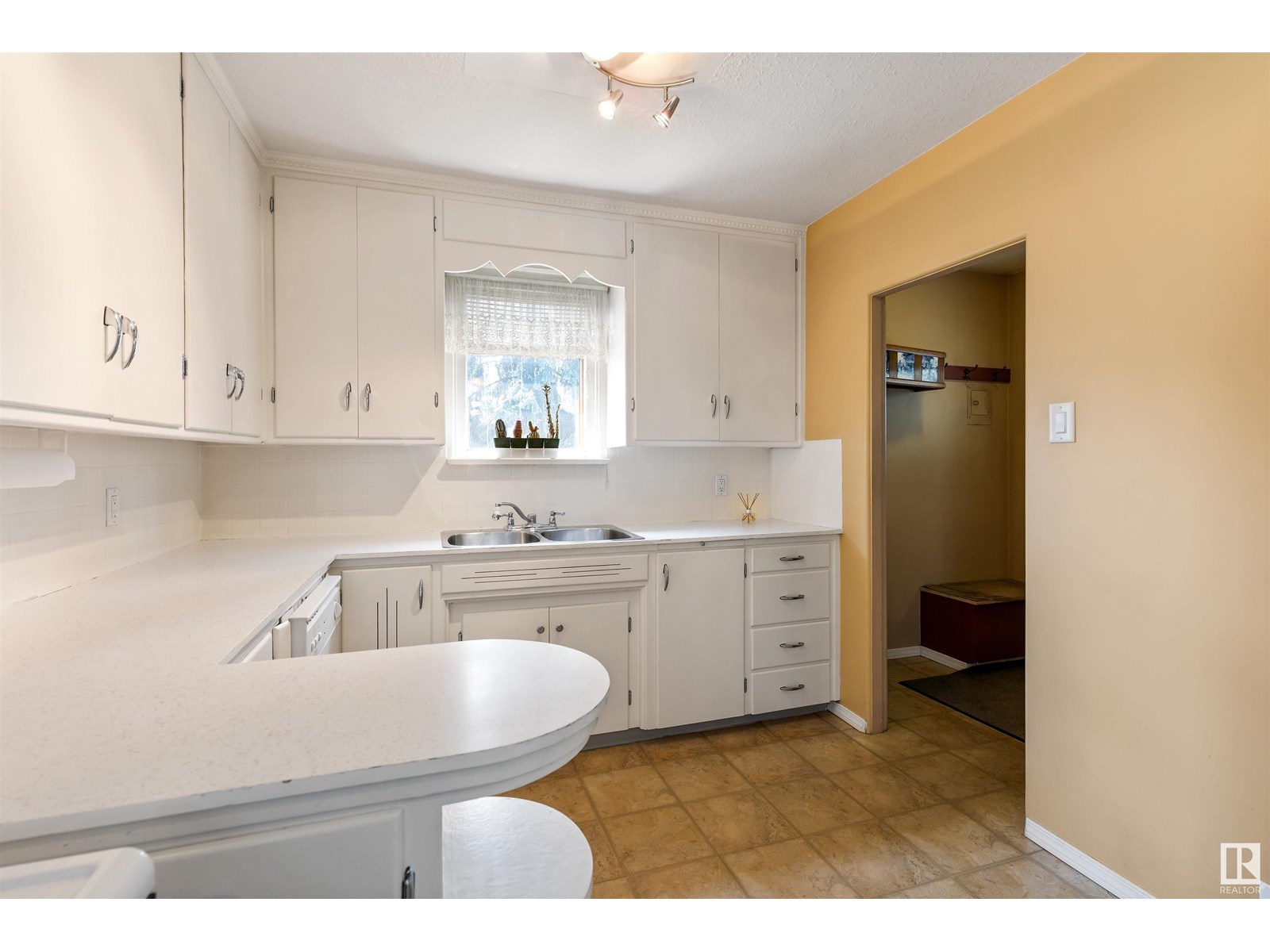 Photo 7 of 12335 131 St Nw, Edmonton AB