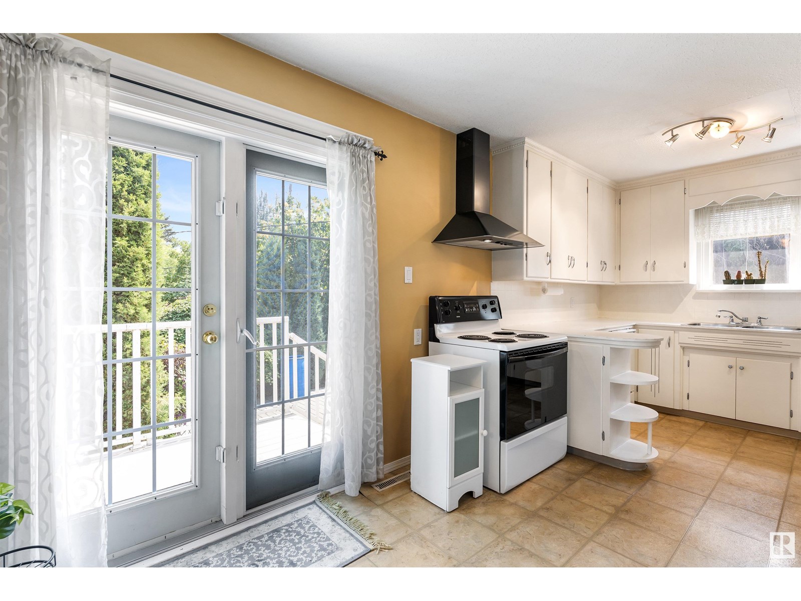 Photo 9 of 12335 131 St Nw, Edmonton AB