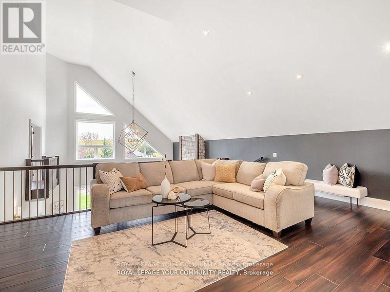 Photo 11 of 58 Marlow Circle, Springwater ON