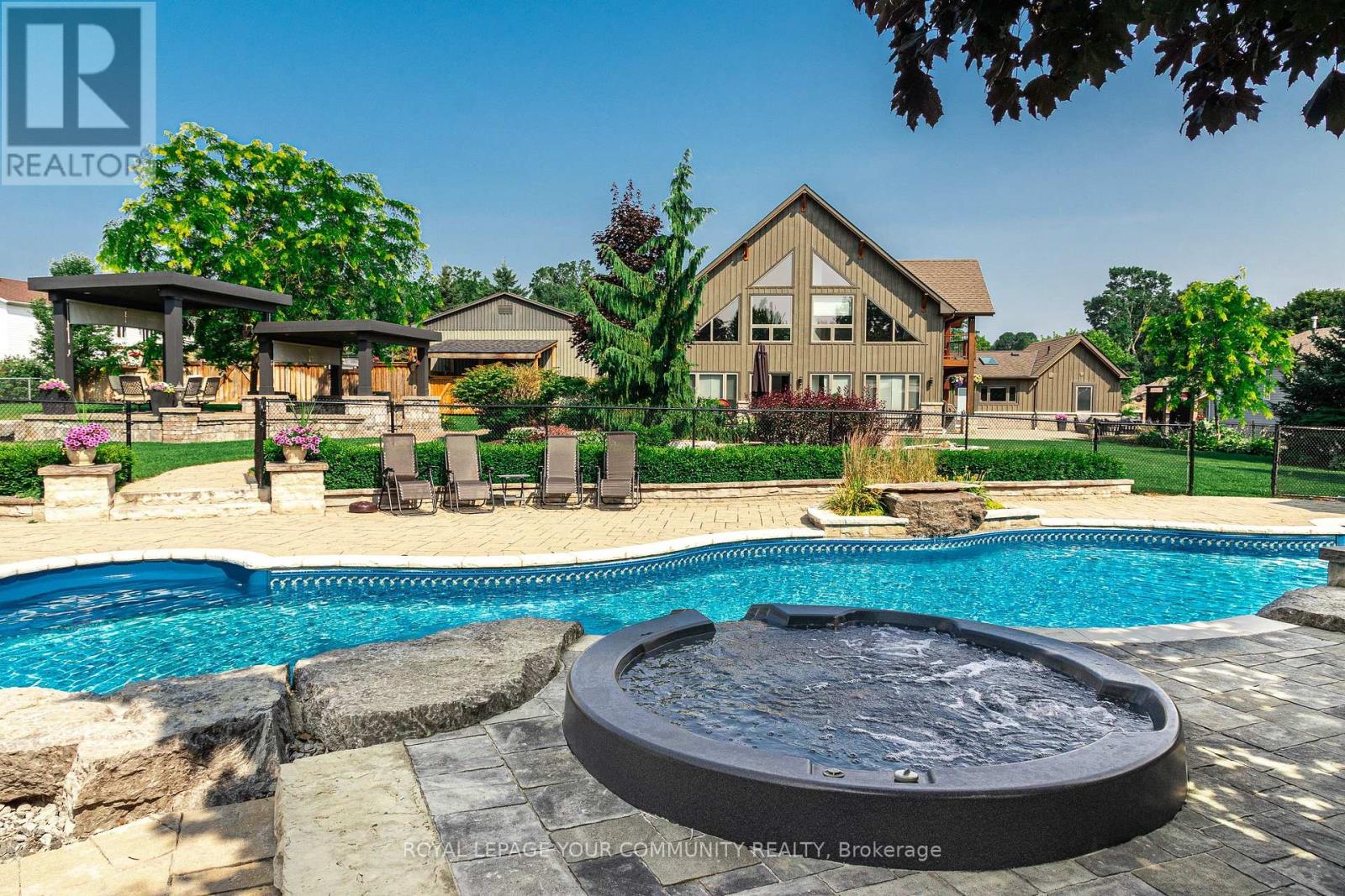 Photo 24 of 58 Marlow Circle, Springwater ON