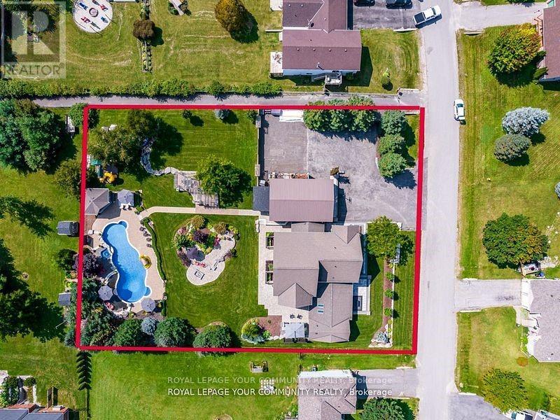 Photo 12 of 58 Marlow Circle, Springwater ON
