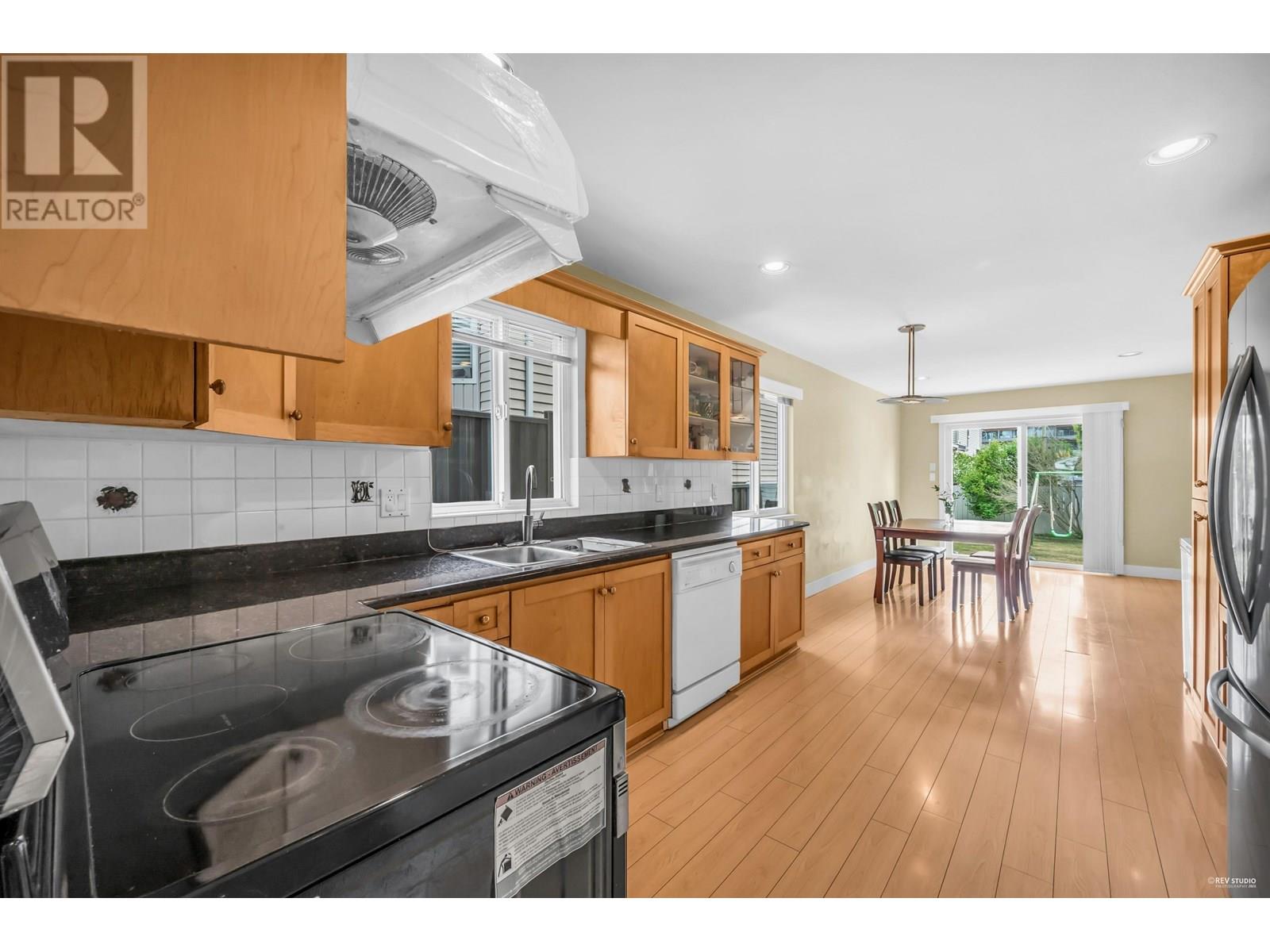Photo 9 of 7222 16th Avenue, Burnaby BC