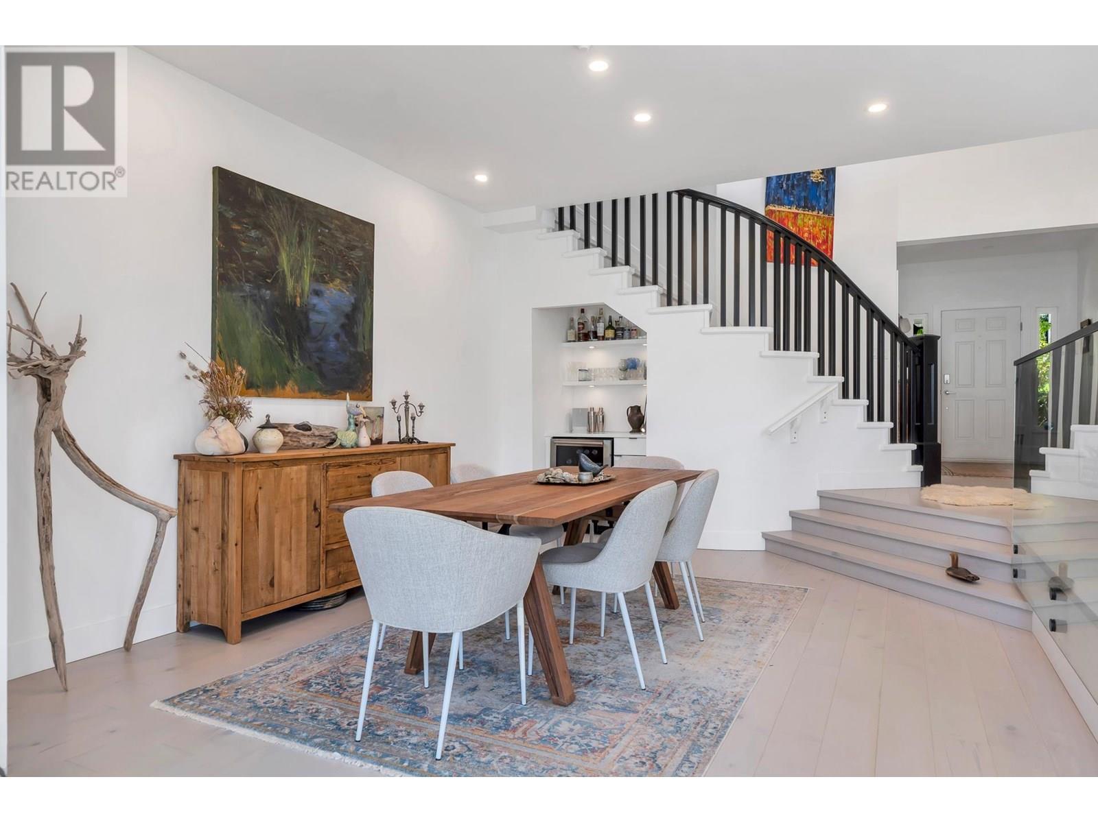 11 BEACH DRIVE, West Vancouver