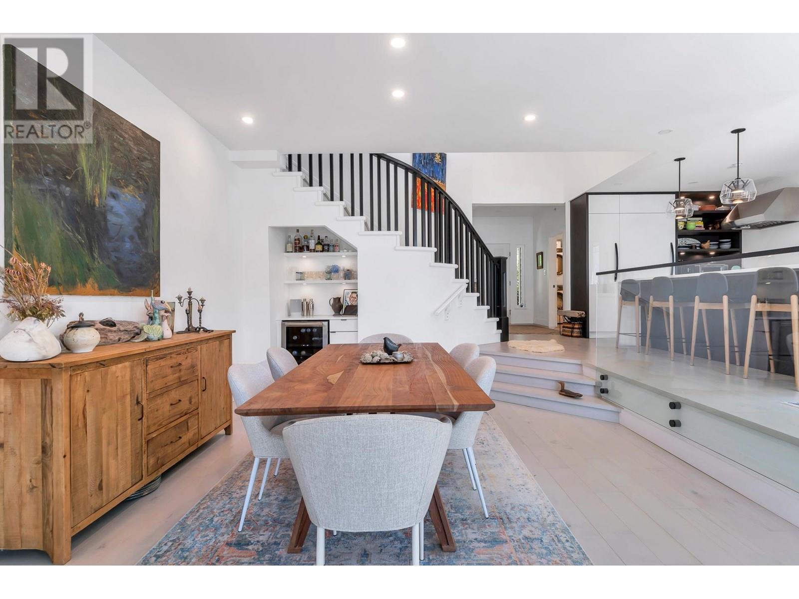 11 BEACH DRIVE, West Vancouver