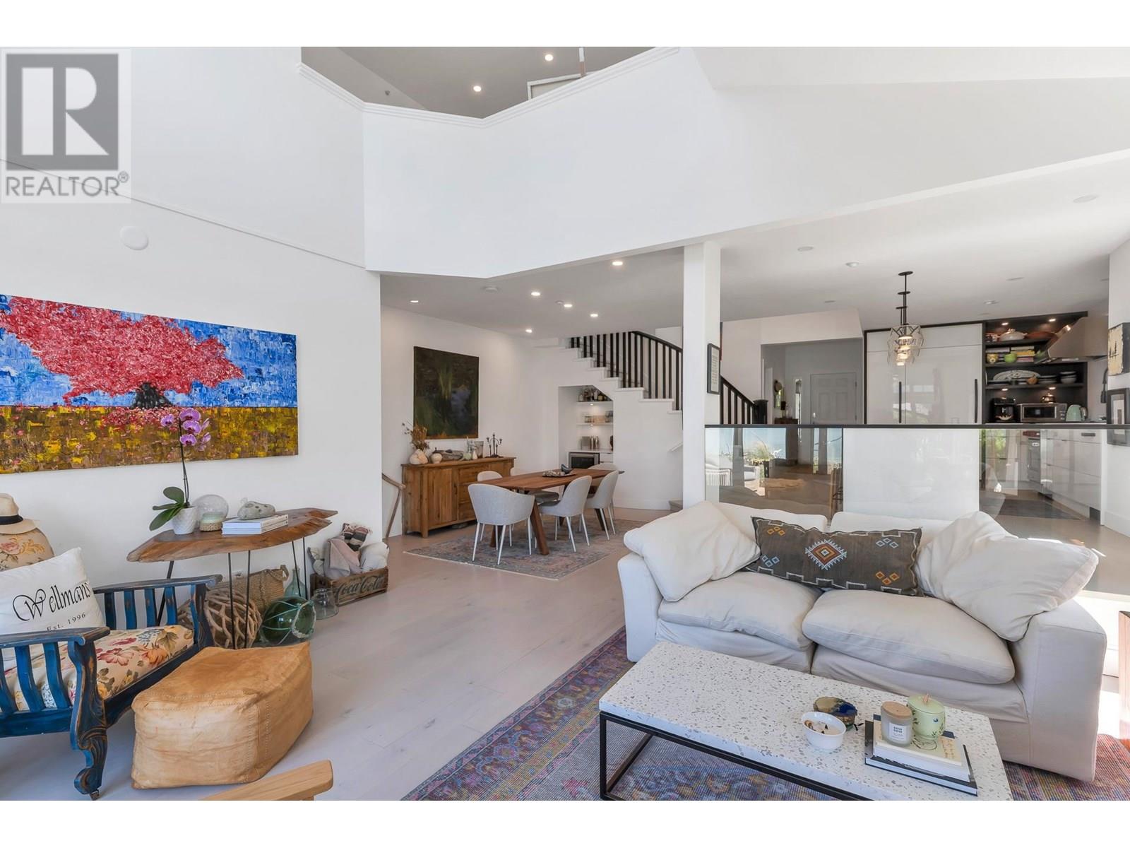 11 BEACH DRIVE, West Vancouver