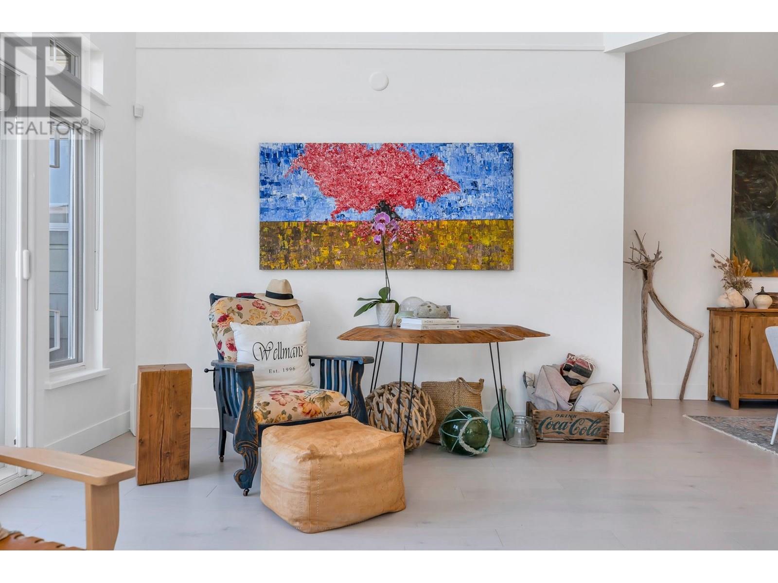 11 BEACH DRIVE, West Vancouver