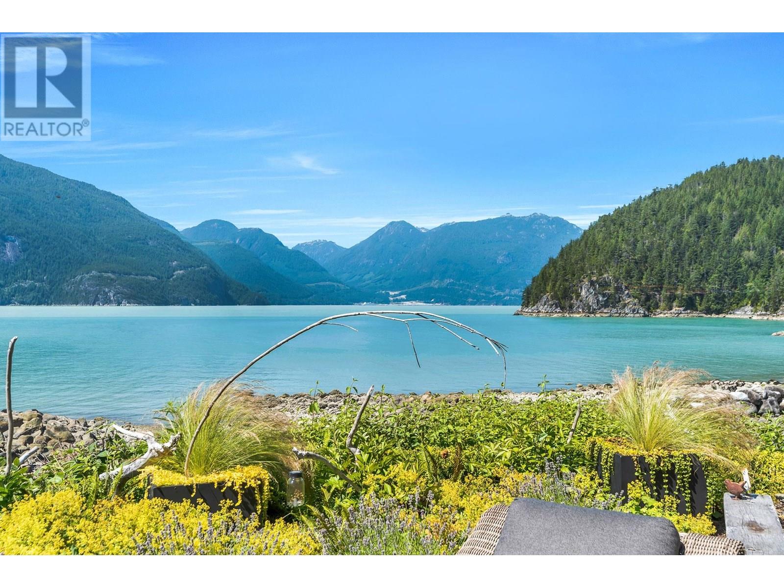 11 BEACH DRIVE, West Vancouver