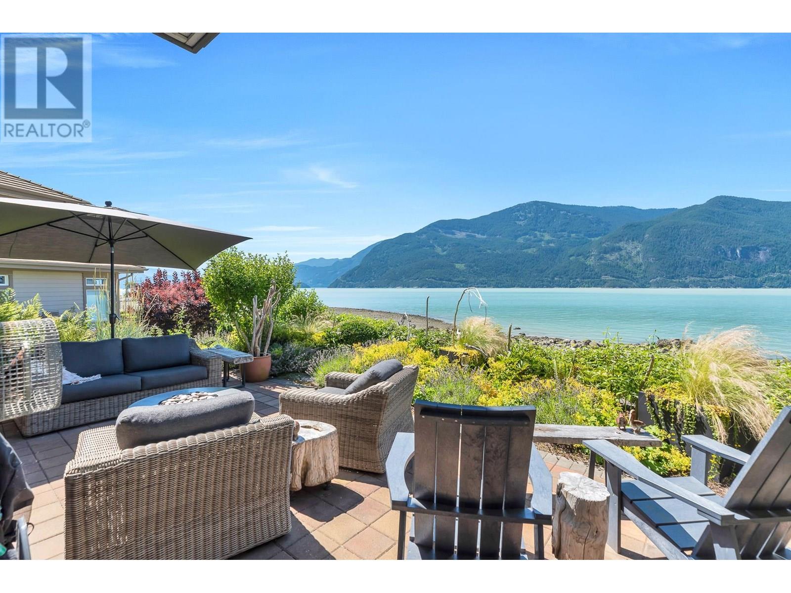 11 BEACH DRIVE, West Vancouver