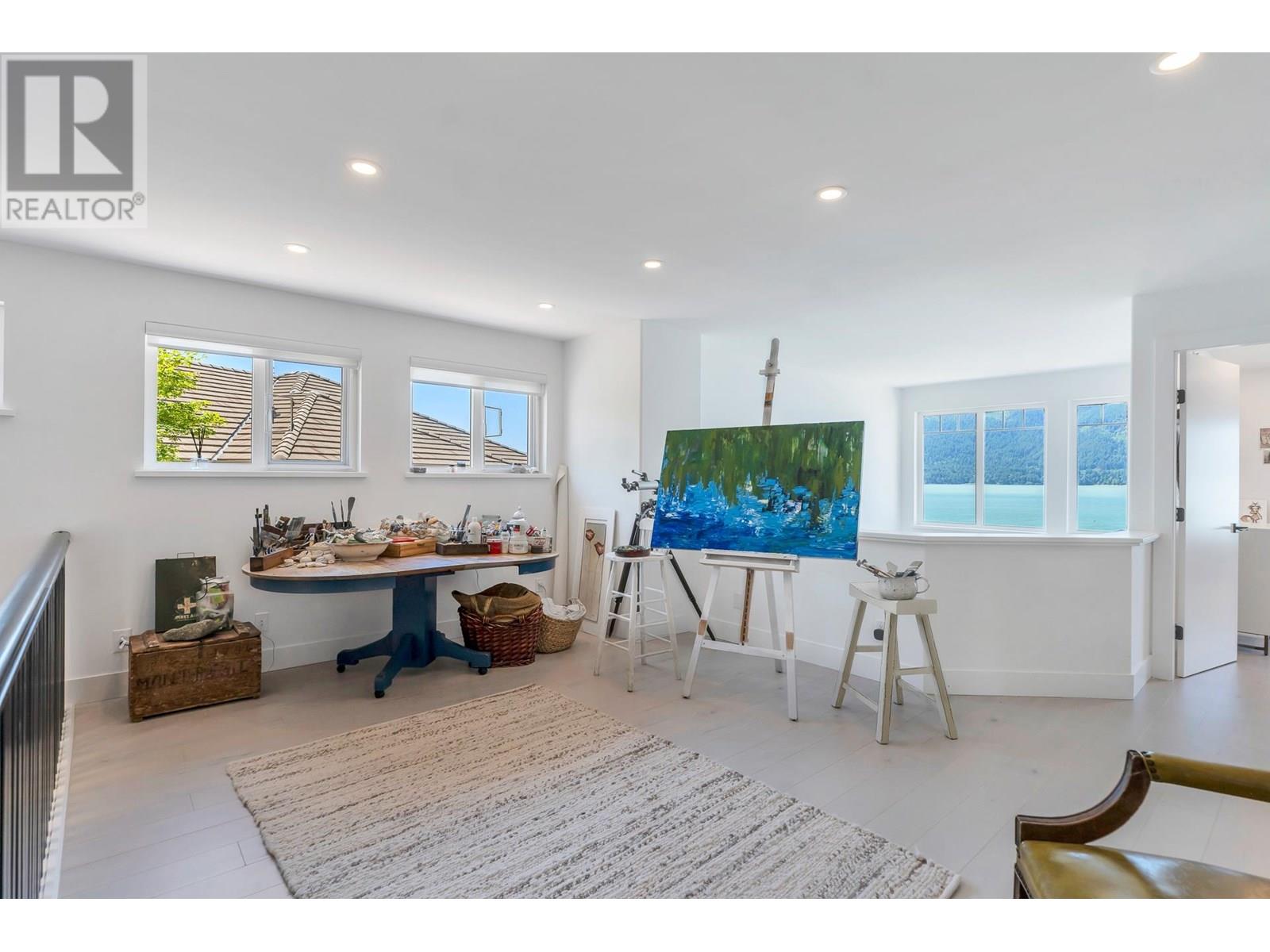 11 BEACH DRIVE, West Vancouver