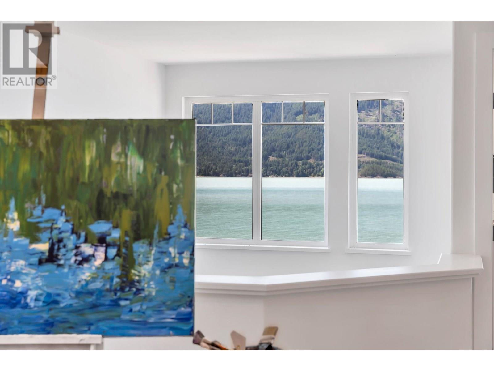 11 BEACH DRIVE, West Vancouver