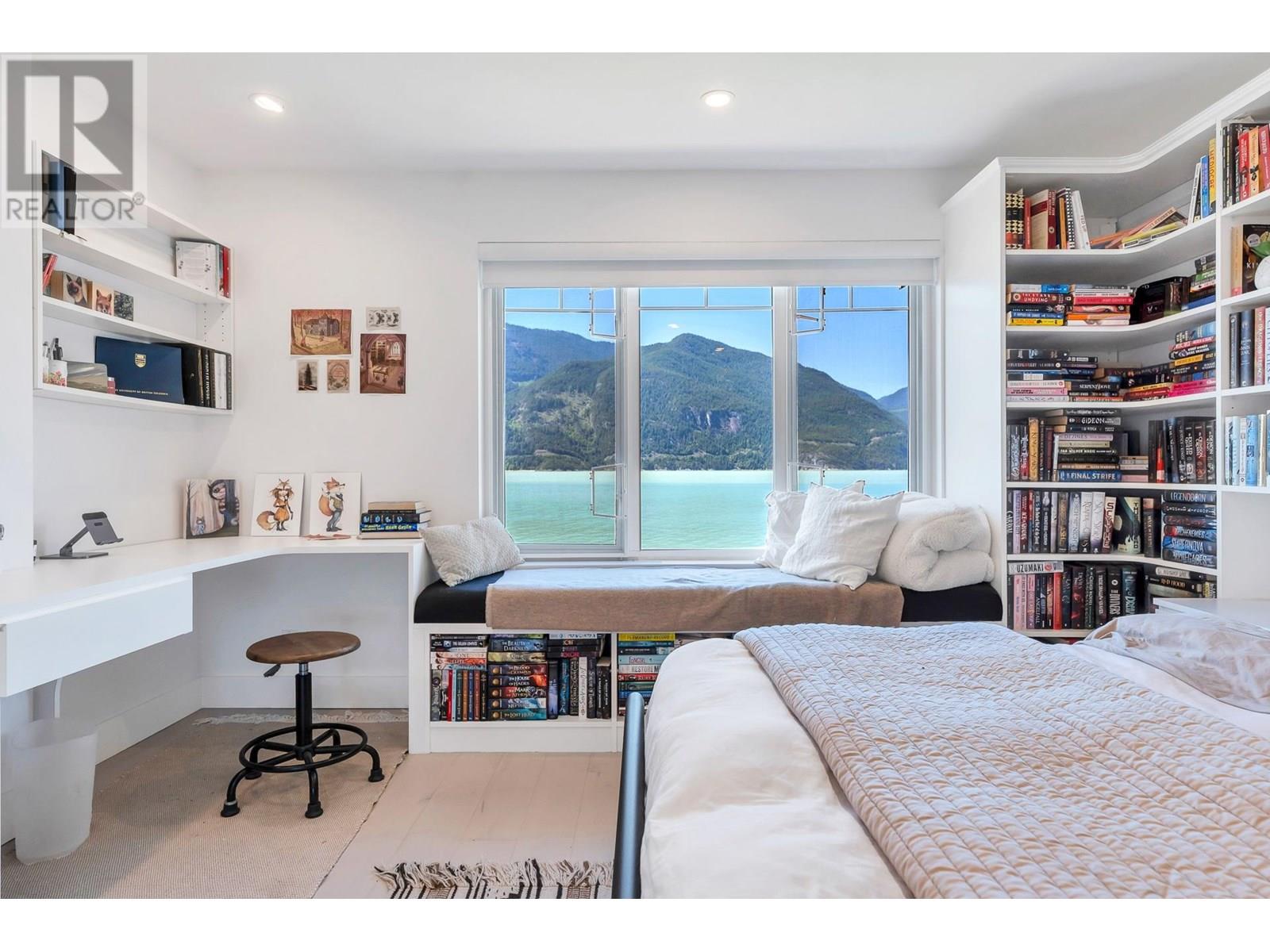 11 BEACH DRIVE, West Vancouver
