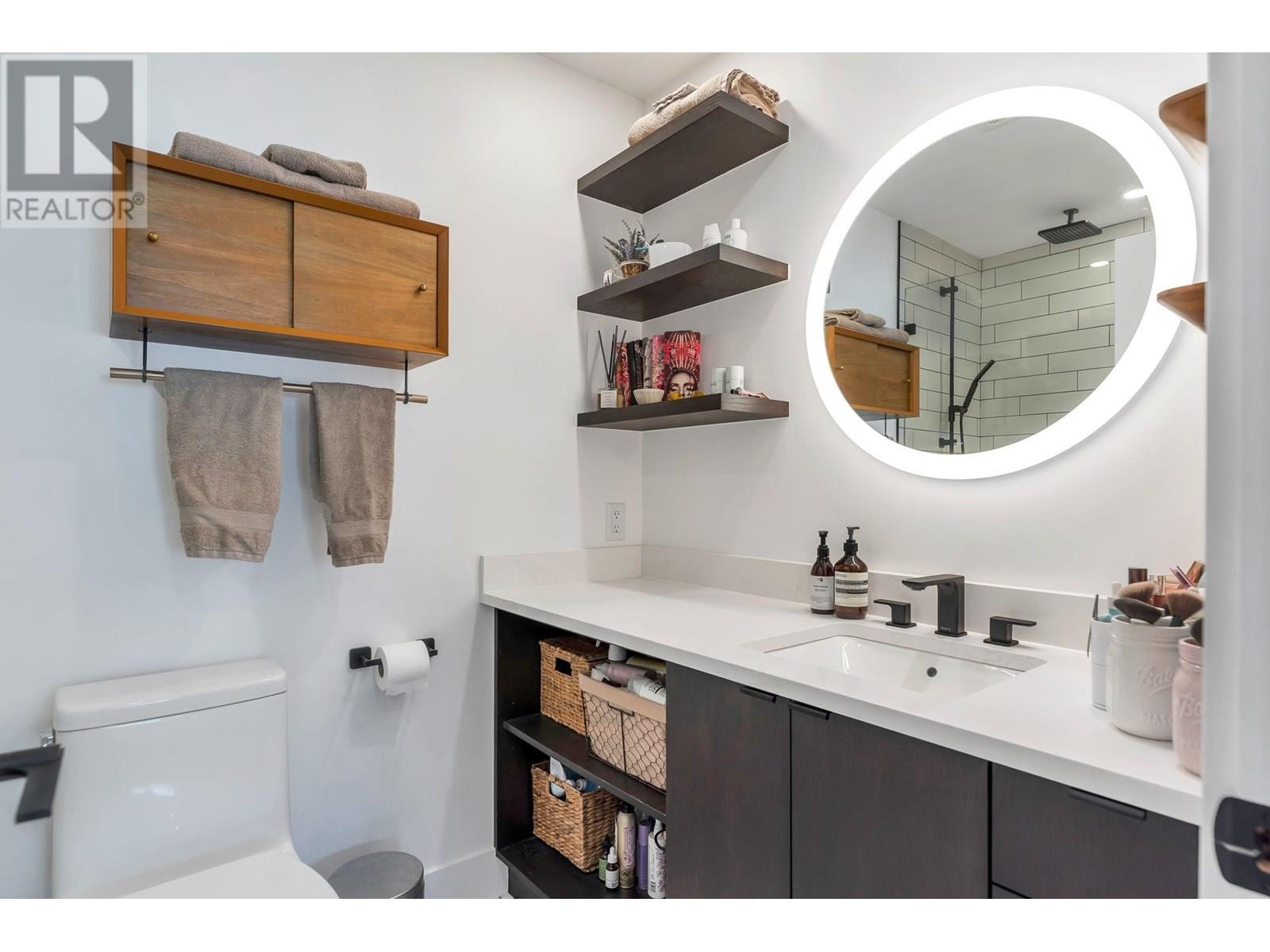 11 BEACH DRIVE, West Vancouver