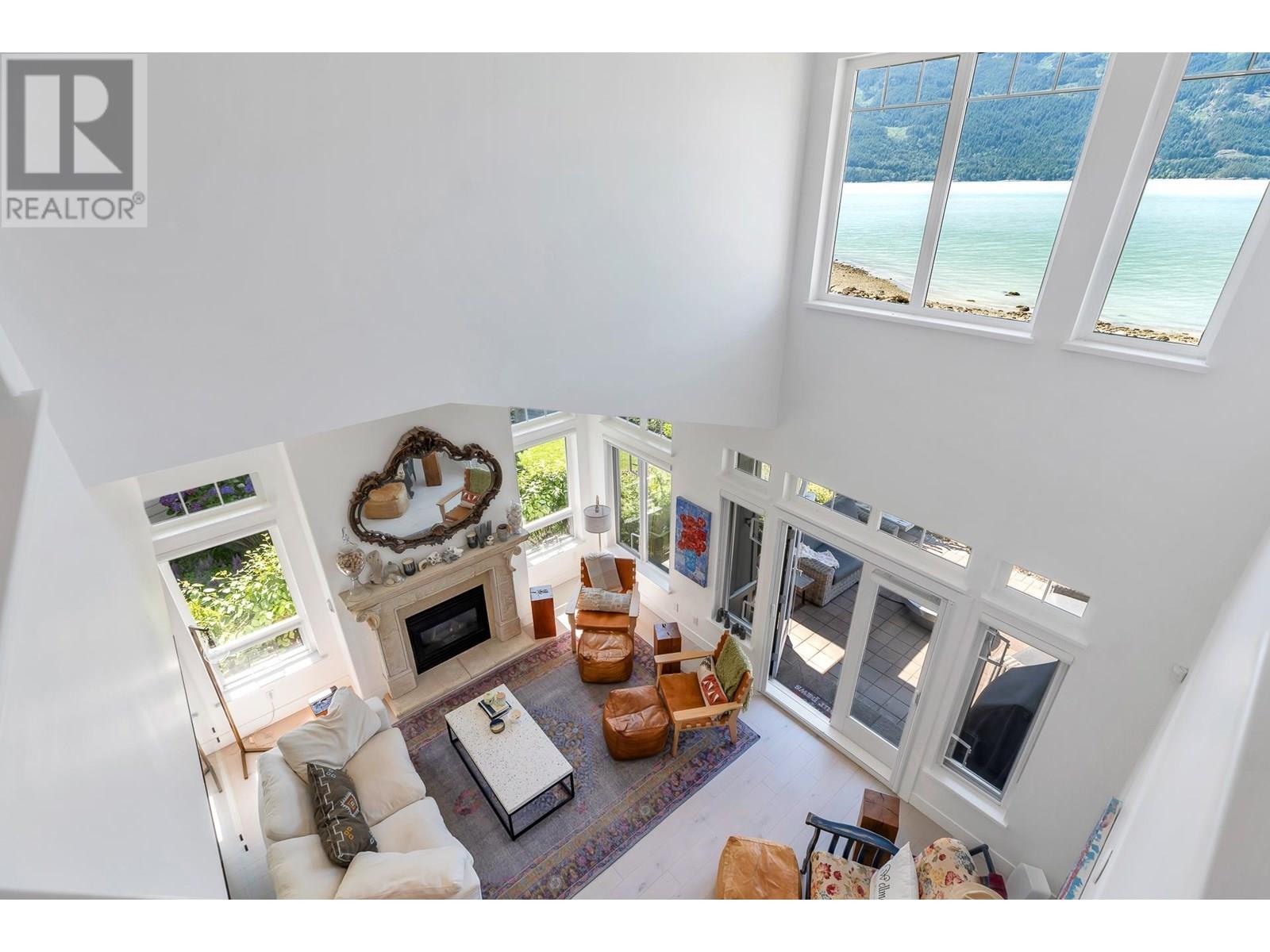 11 BEACH DRIVE, West Vancouver