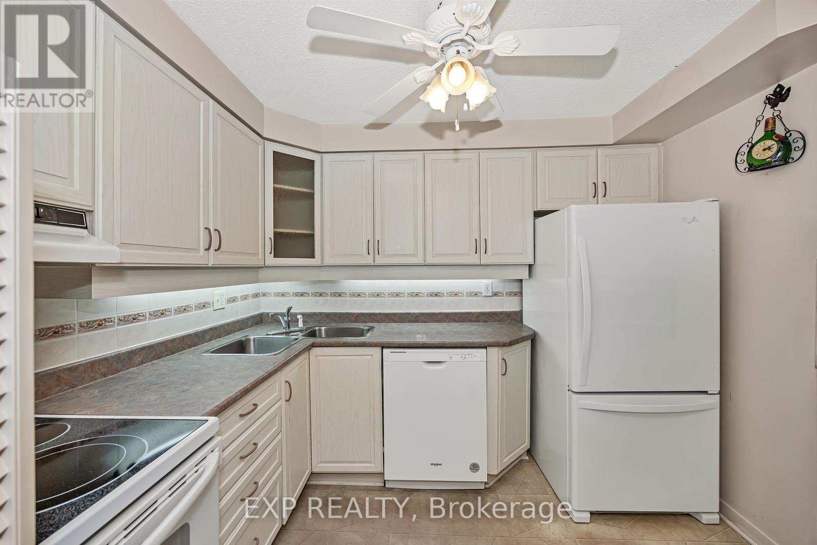 Photo 15 of 712 80 Sandcastle Drive, Ottawa ON