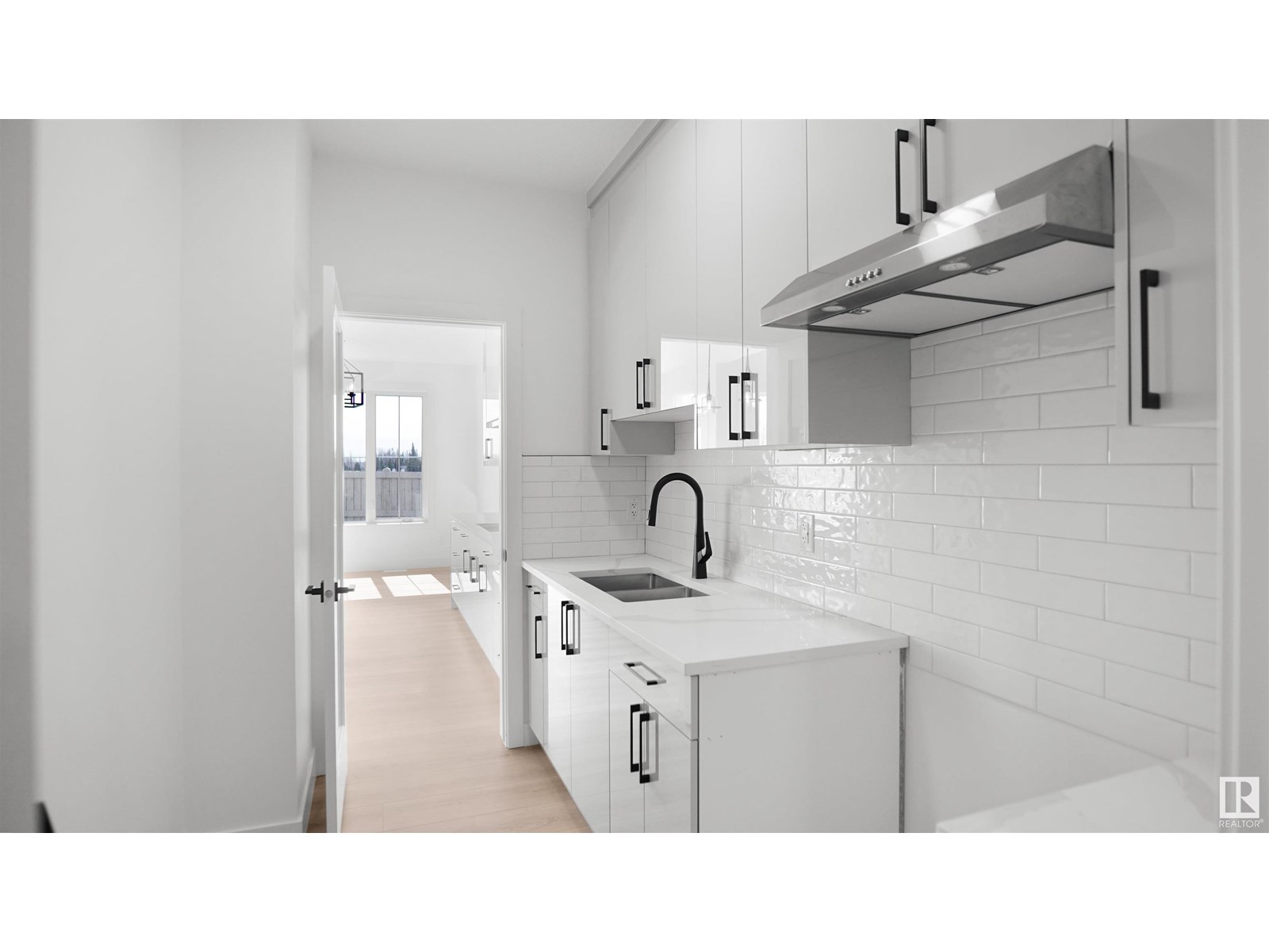 Photo 16 of 807 30 Av Nw, Edmonton AB