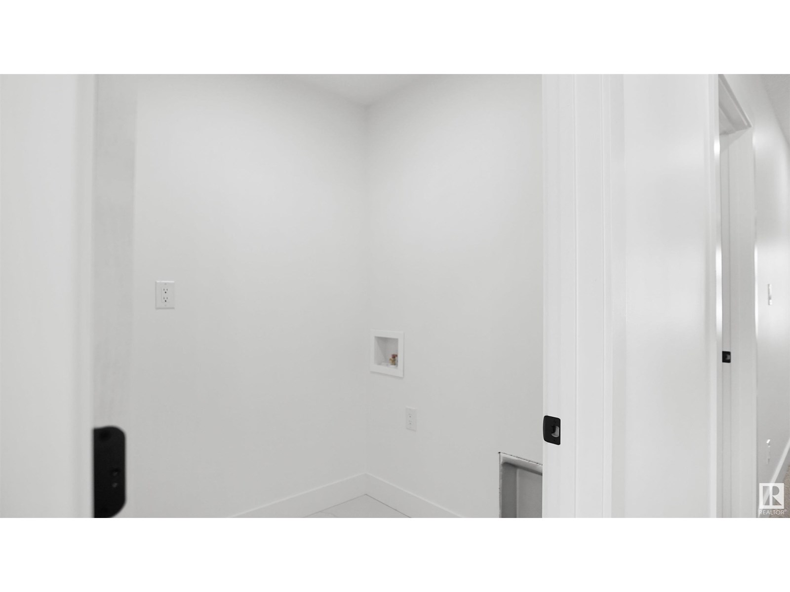 Photo 20 of 807 30 Av Nw, Edmonton AB