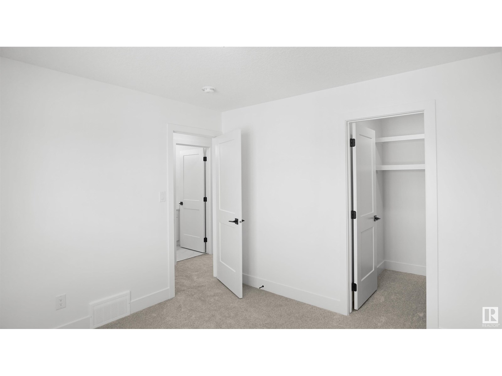 Photo 12 of 807 30 Av Nw, Edmonton AB