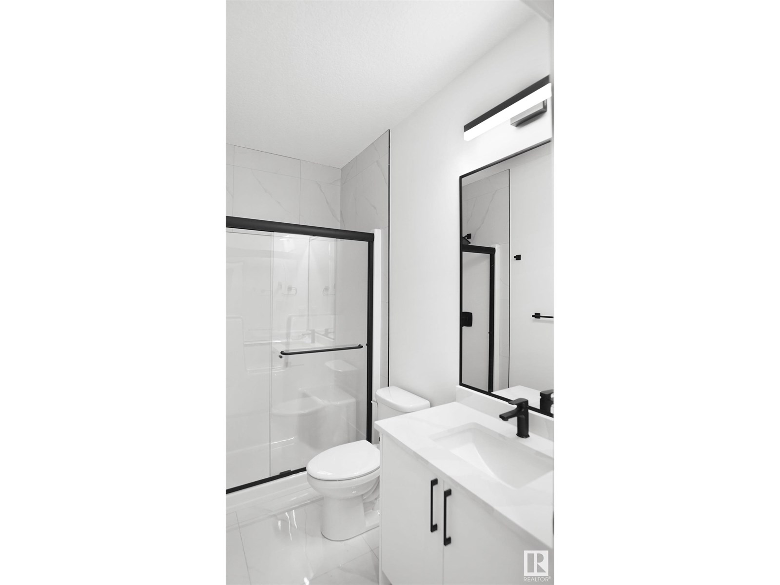 Photo 31 of 807 30 Av Nw, Edmonton AB