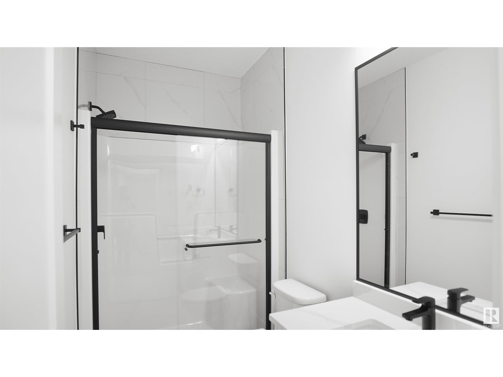 Photo 36 of 807 30 Av Nw, Edmonton AB