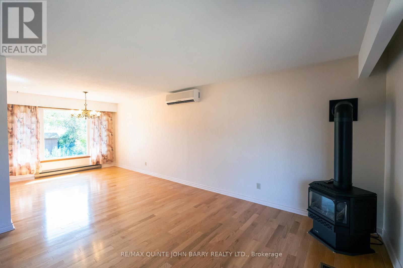 Photo 23 of 31 Oneil Crescent, Quinte West ON