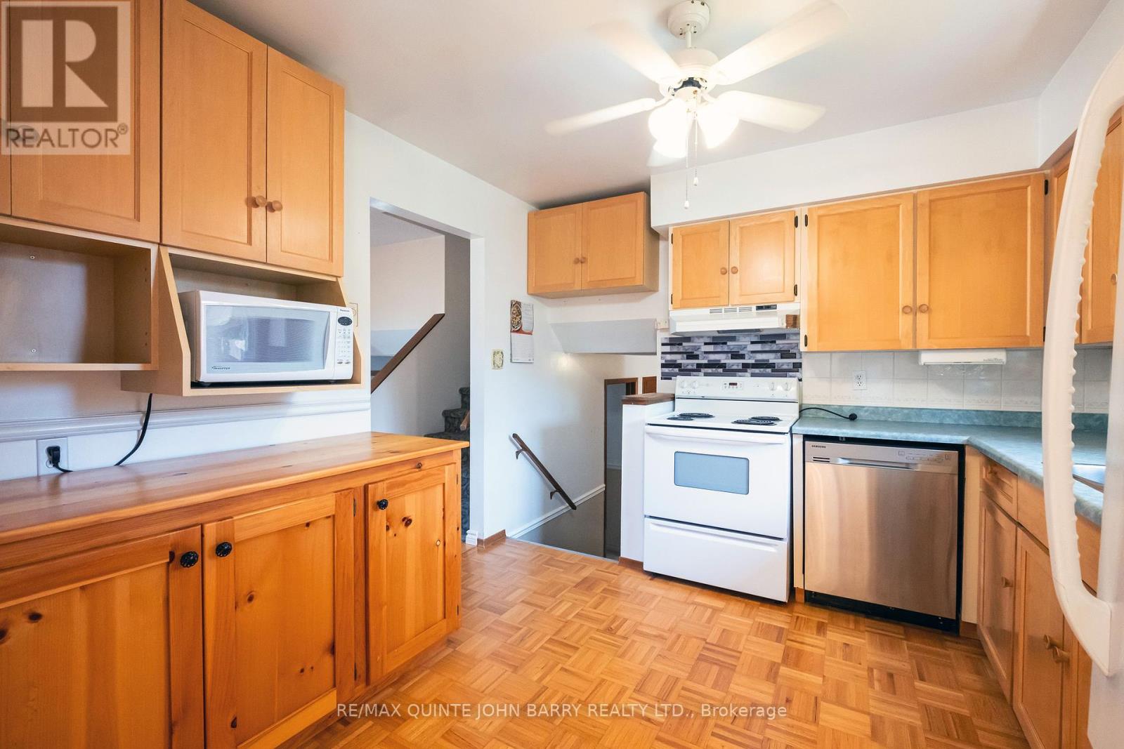 Photo 8 of 31 Oneil Crescent, Quinte West ON
