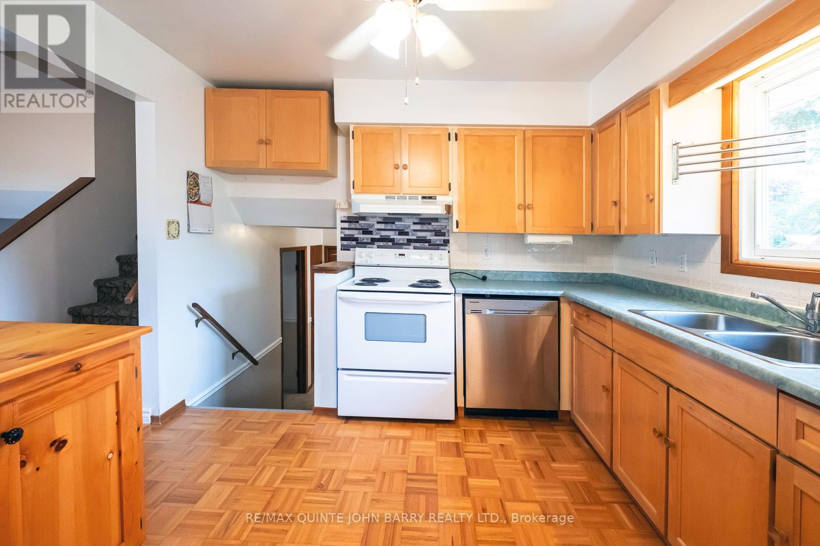 Photo 21 of 31 Oneil Crescent, Quinte West ON