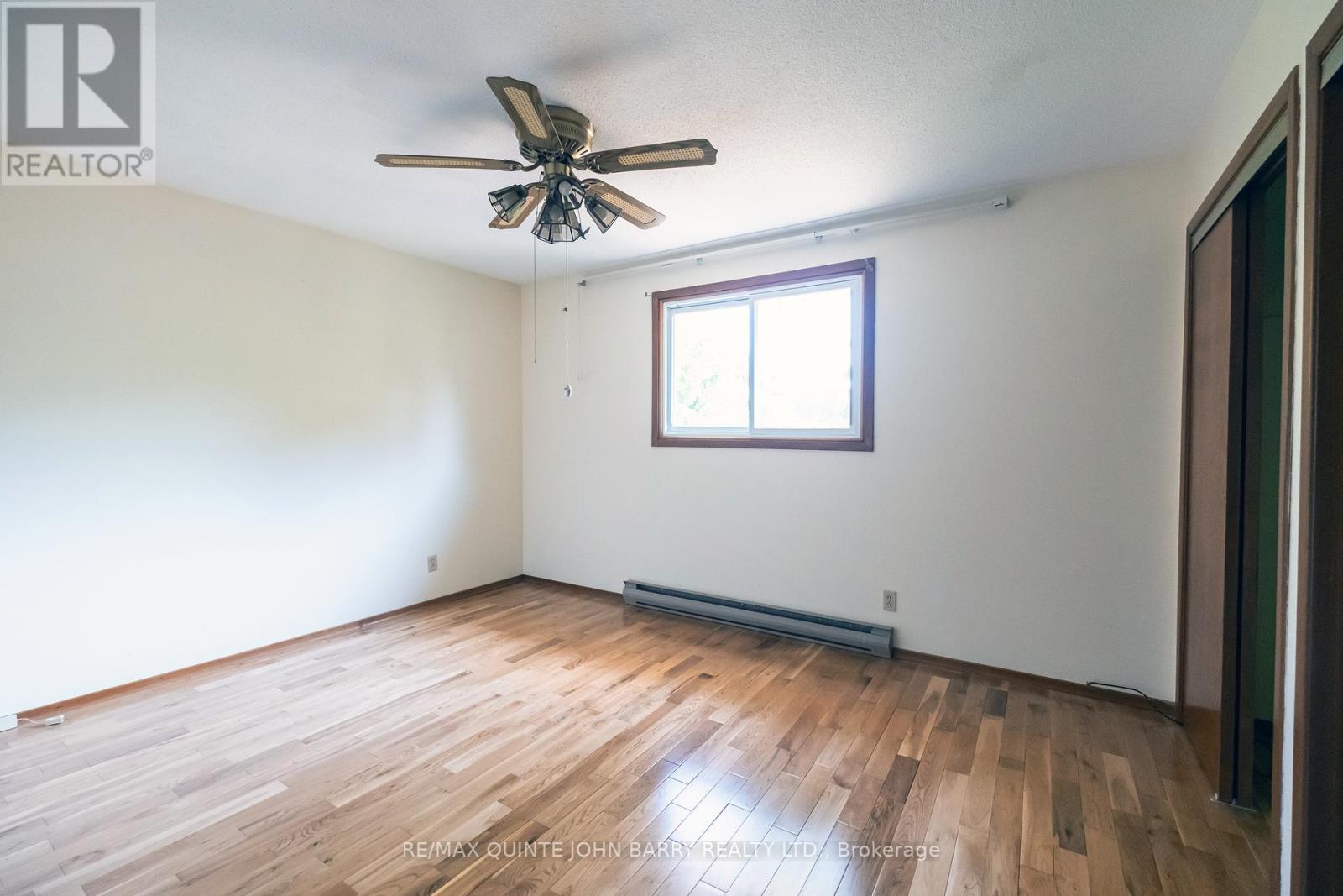 Photo 6 of 31 Oneil Crescent, Quinte West ON