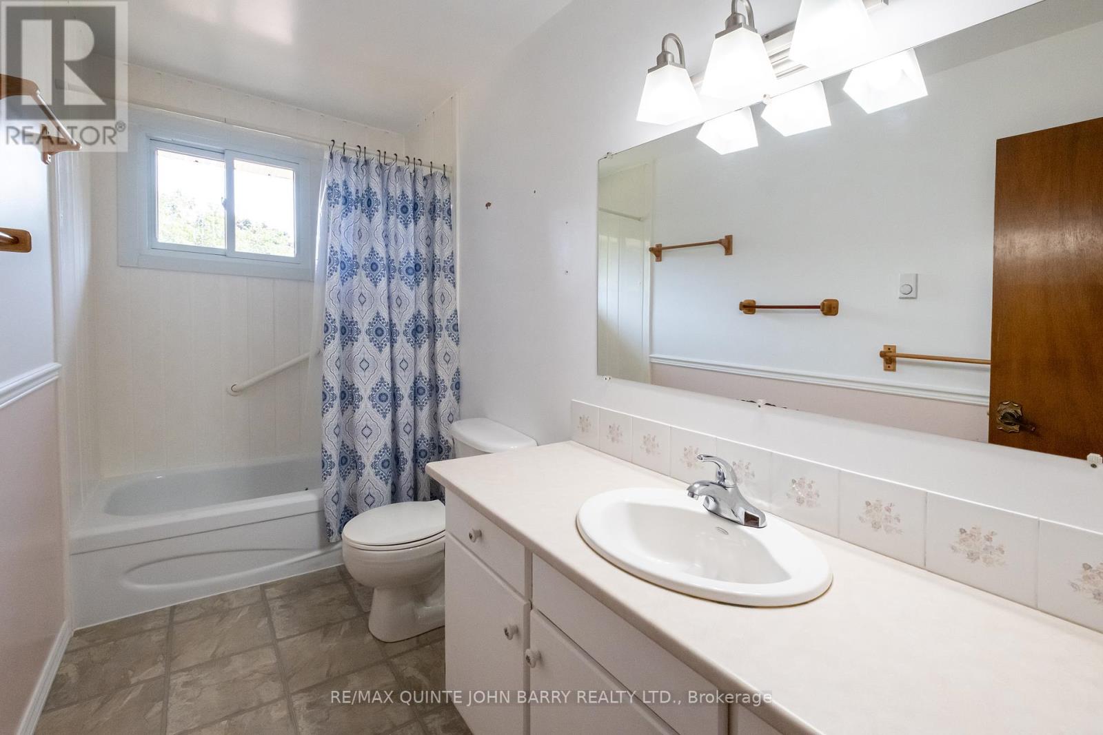 Photo 19 of 31 Oneil Crescent, Quinte West ON