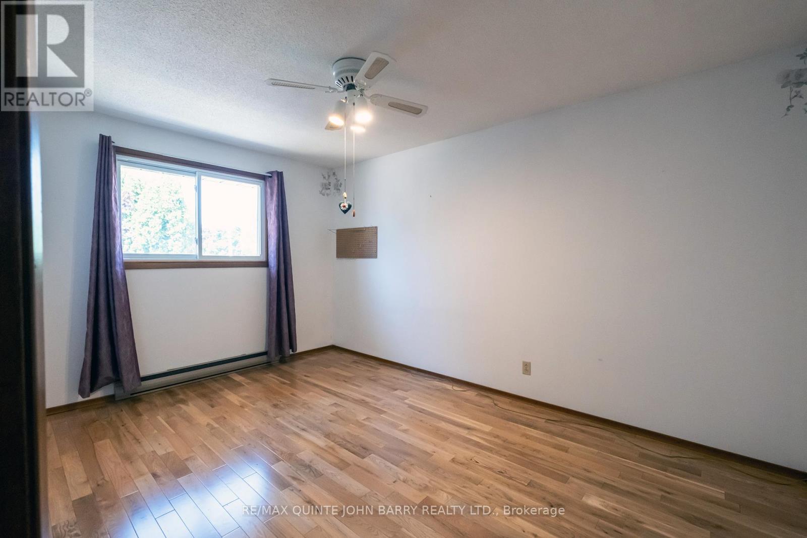 Photo 17 of 31 Oneil Crescent, Quinte West ON