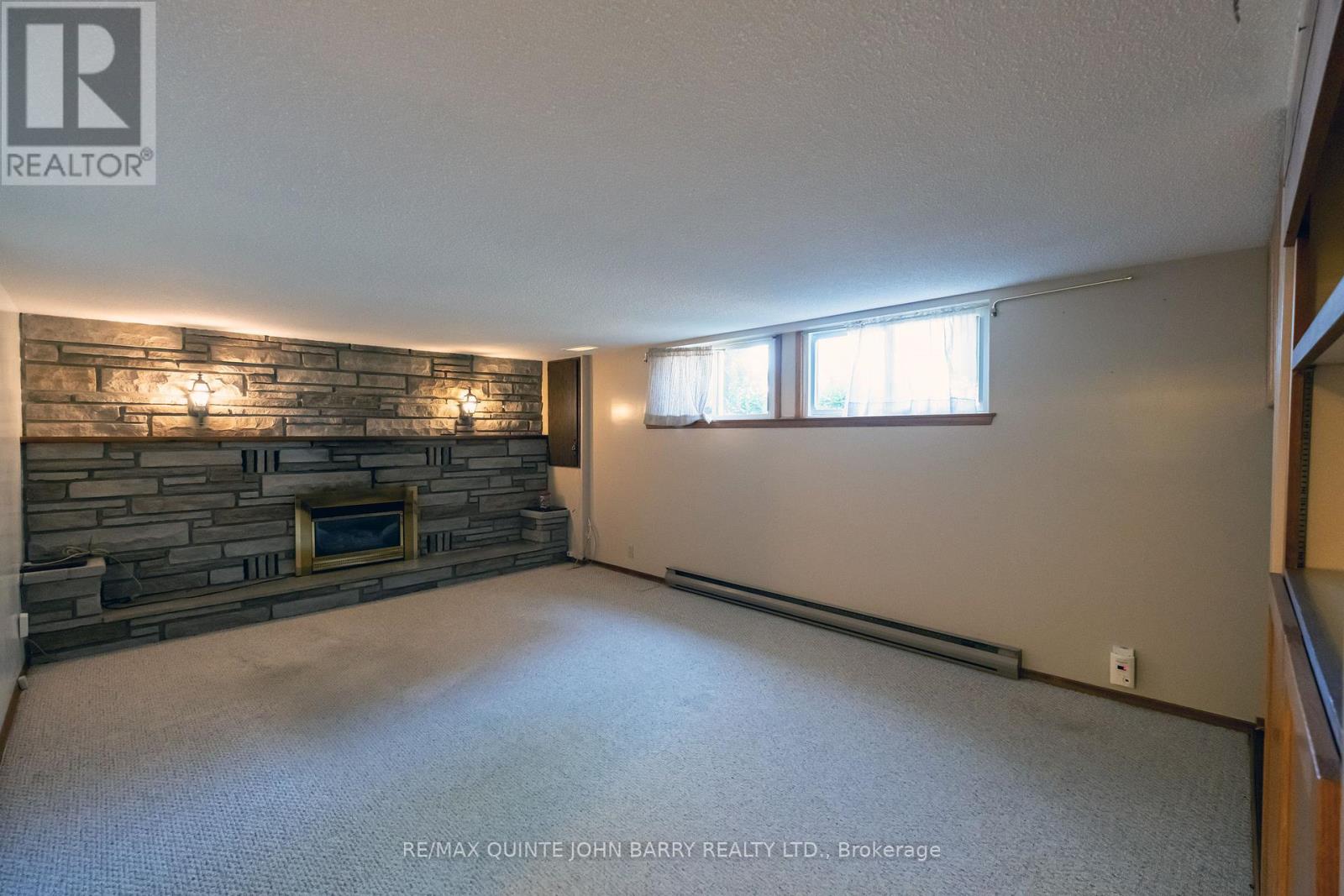 Photo 18 of 31 Oneil Crescent, Quinte West ON