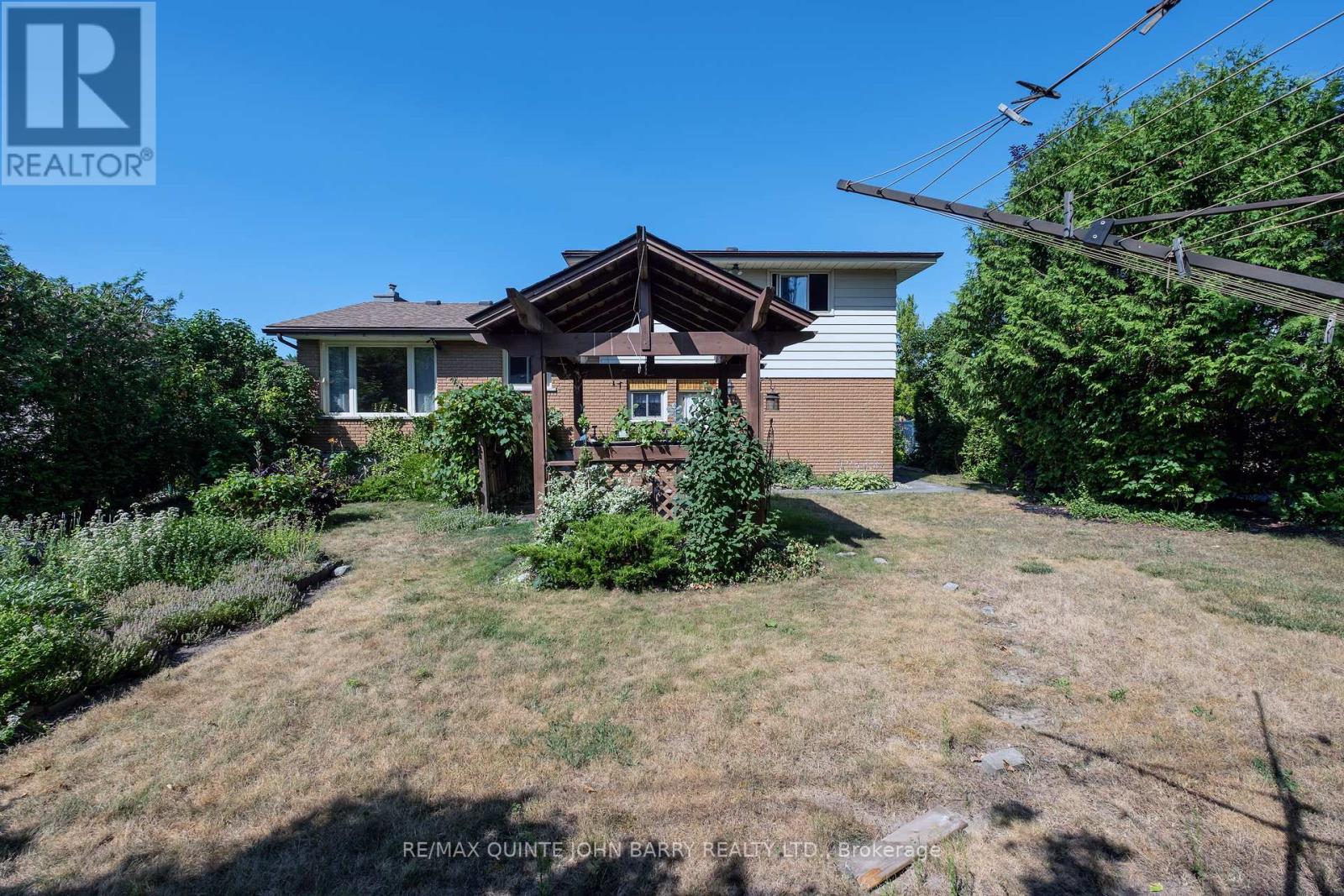 Photo 11 of 31 Oneil Crescent, Quinte West ON