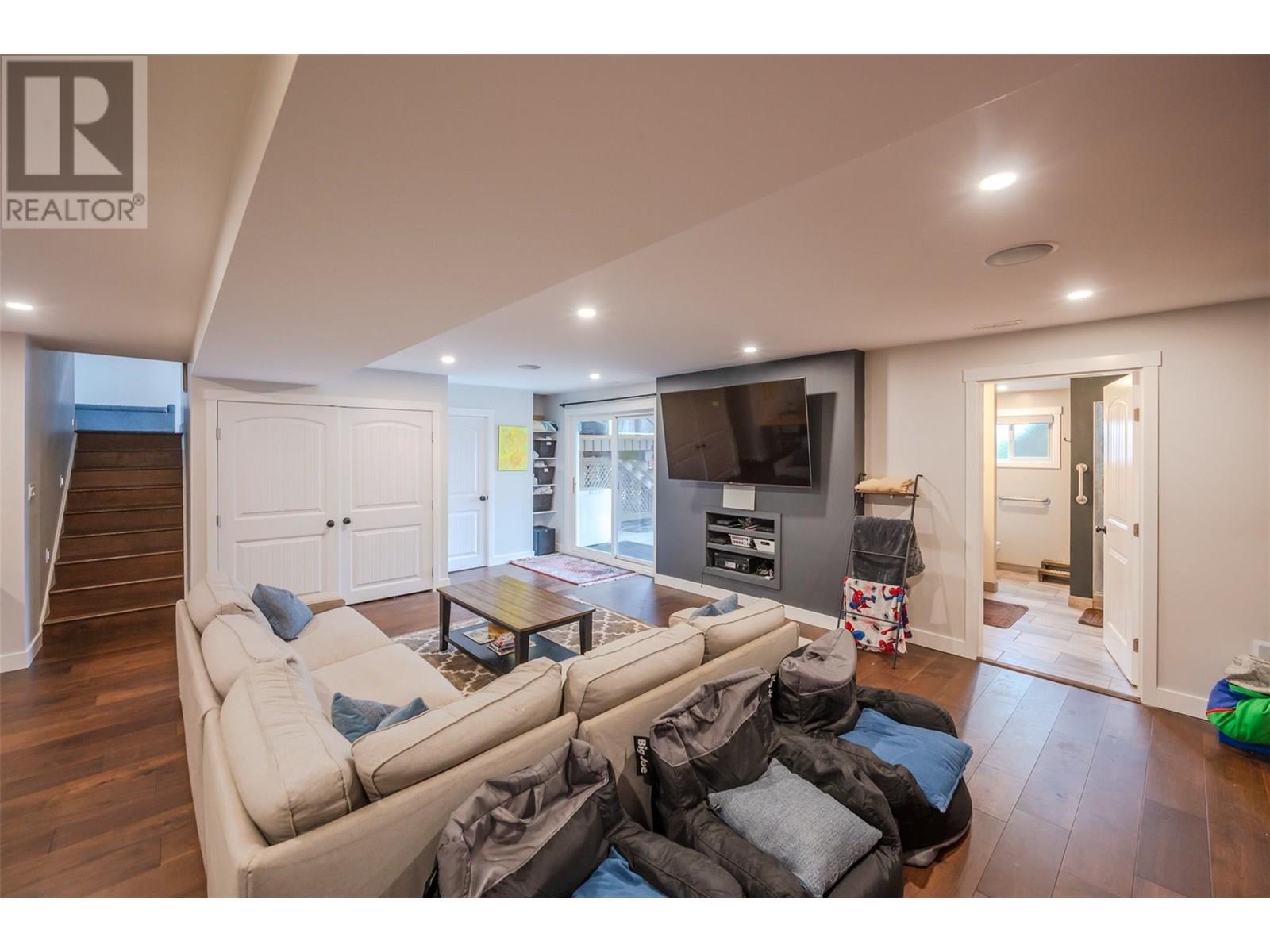  6521 BELLEVUE Drive, Oliver