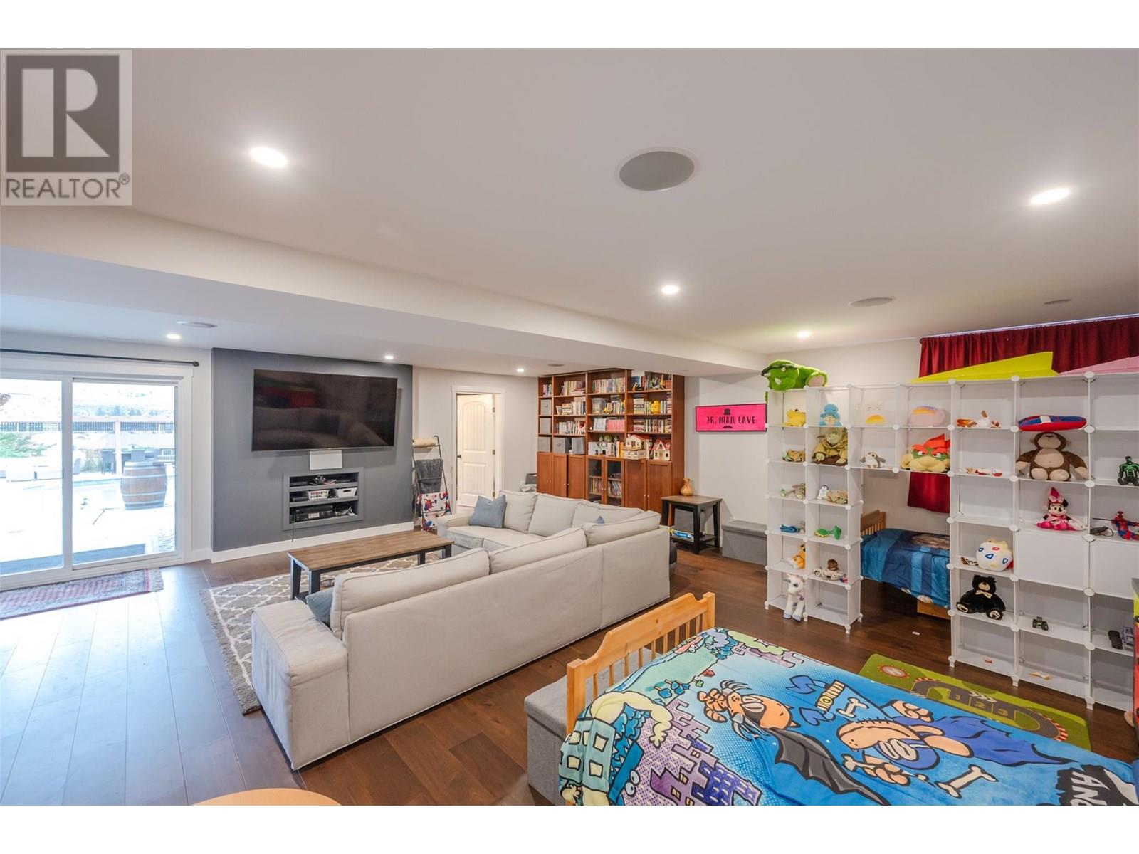  6521 BELLEVUE Drive, Oliver