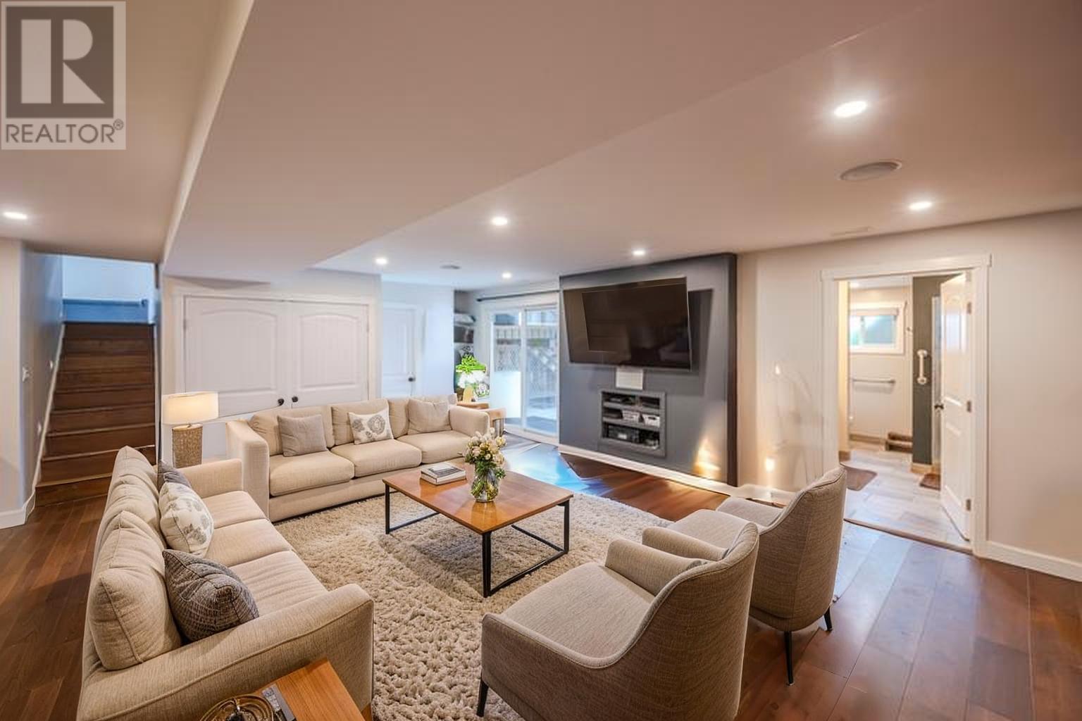  6521 BELLEVUE Drive, Oliver