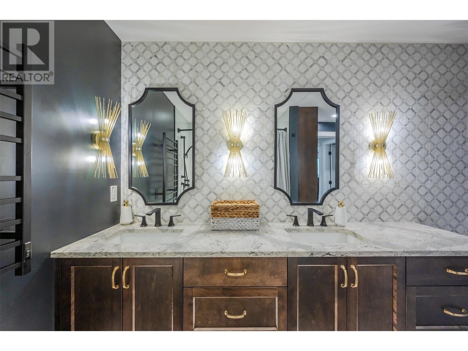  6521 BELLEVUE Drive, Oliver