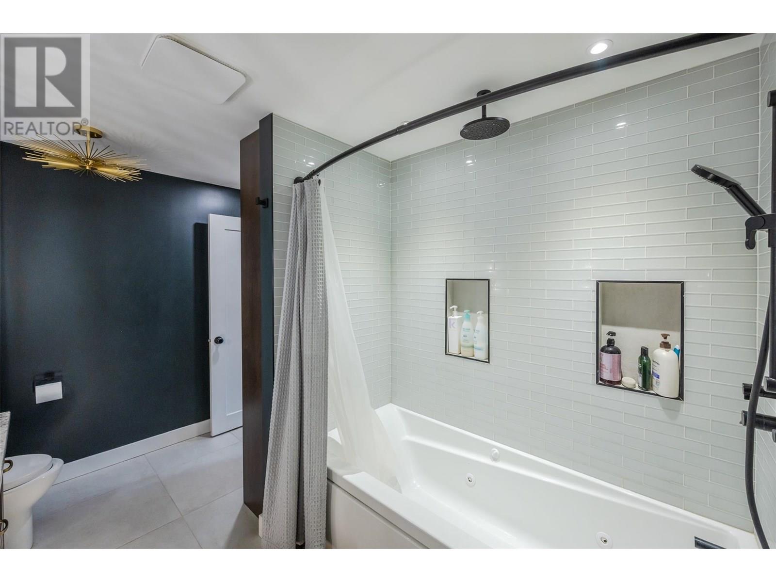  6521 BELLEVUE Drive, Oliver