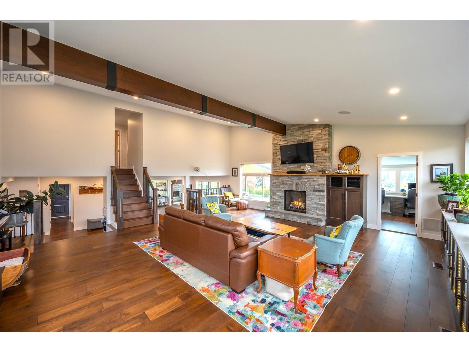  6521 BELLEVUE Drive, Oliver