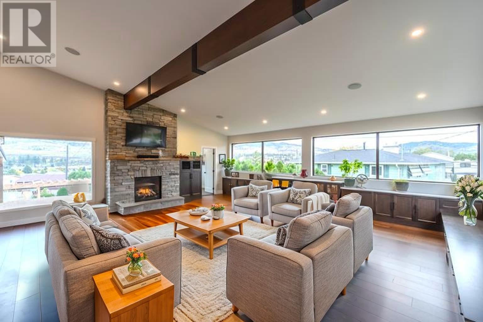  6521 BELLEVUE Drive, Oliver