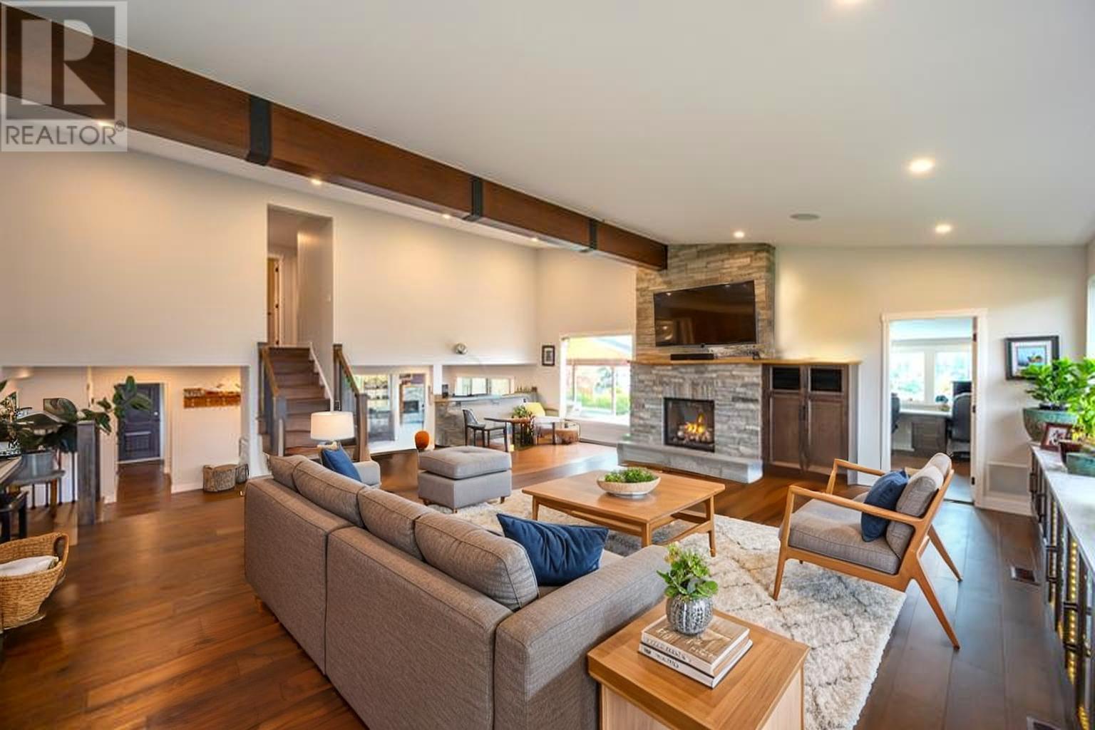  6521 BELLEVUE Drive, Oliver