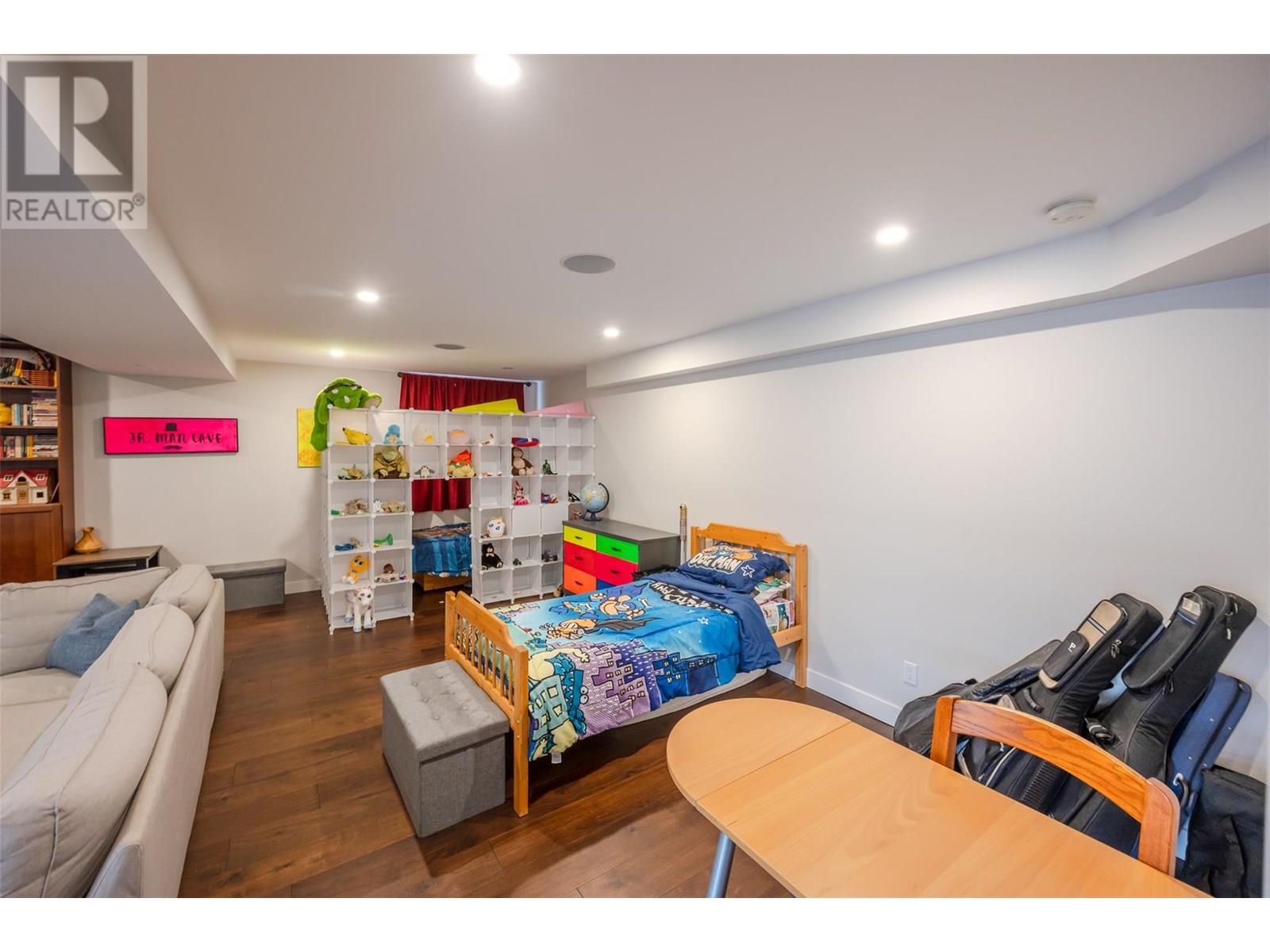  6521 BELLEVUE Drive, Oliver
