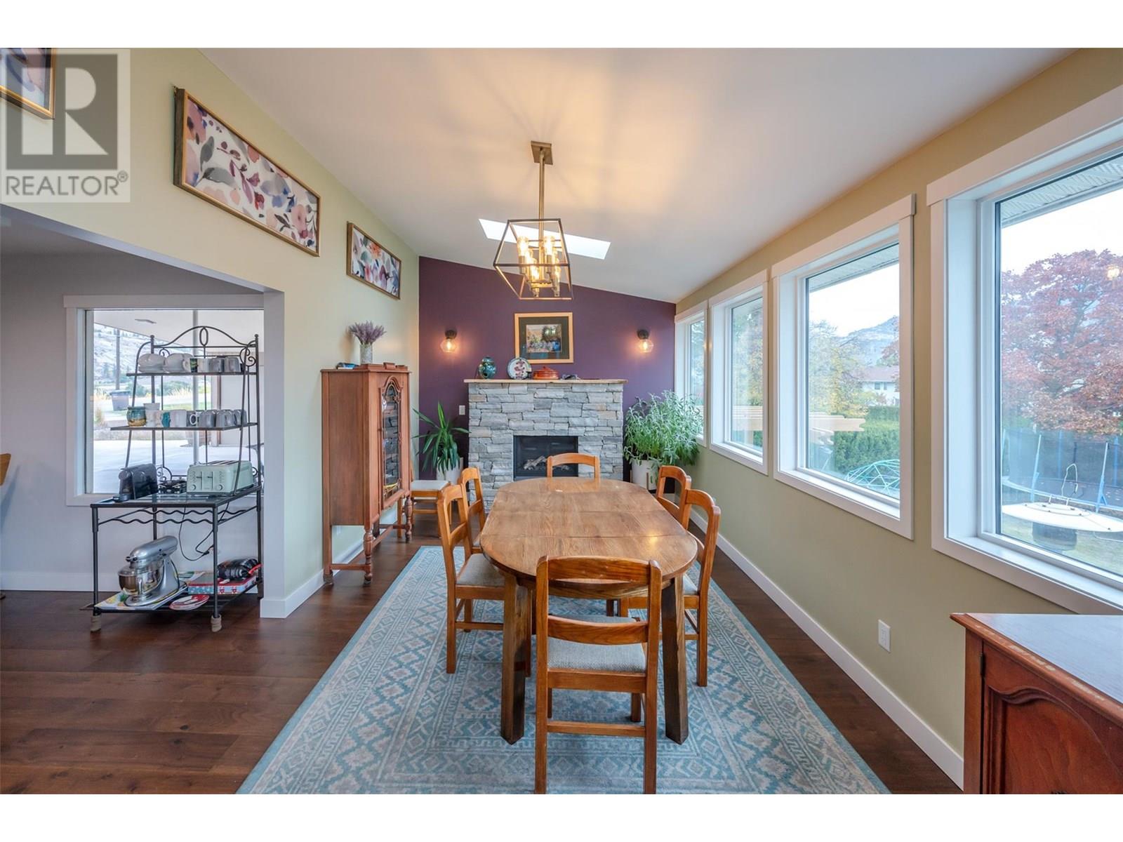  6521 BELLEVUE Drive, Oliver